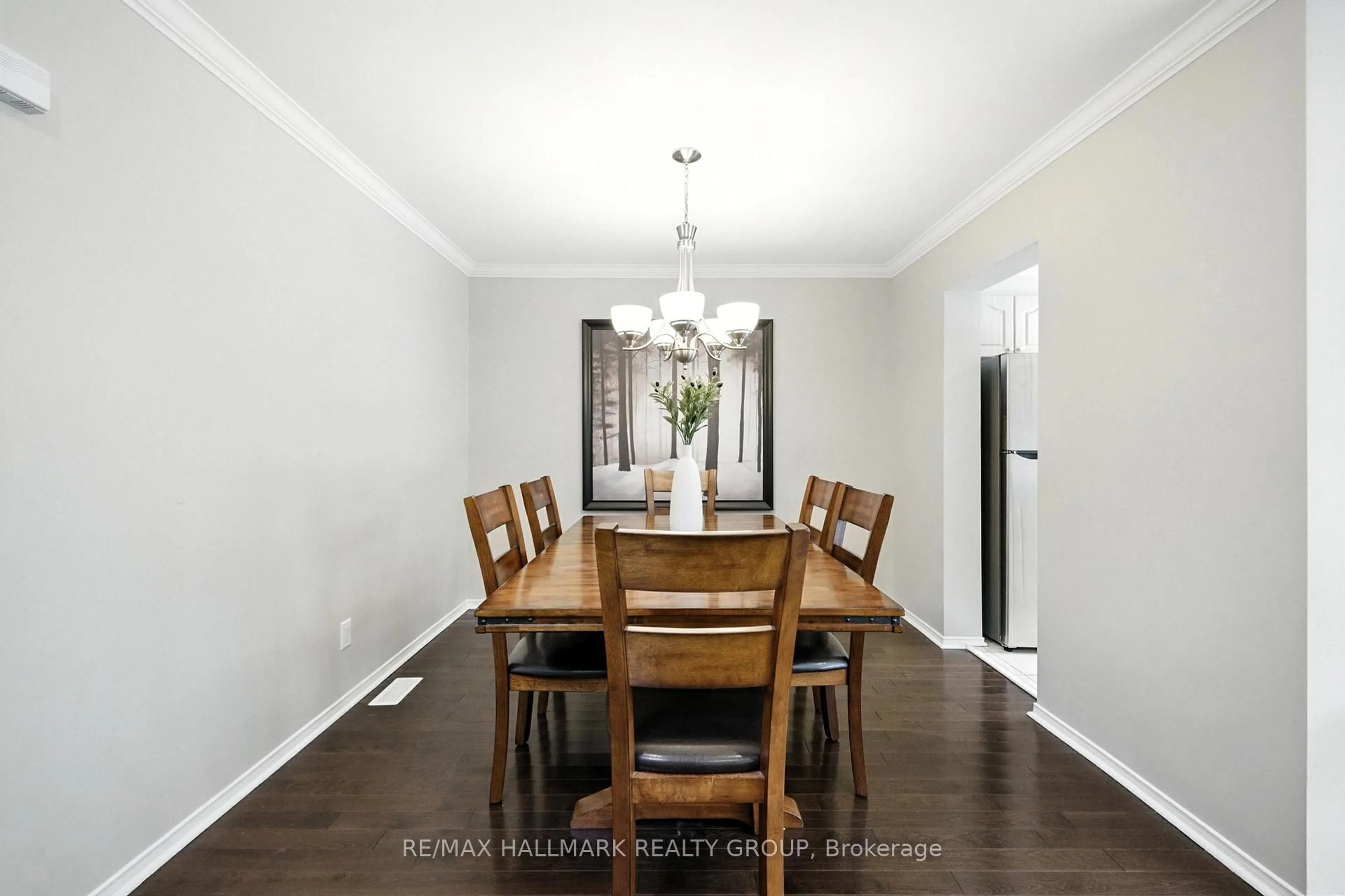 Dining room, wood/laminate floor for 6272 Sablewood Pl, Ottawa Ontario K1C 7M5