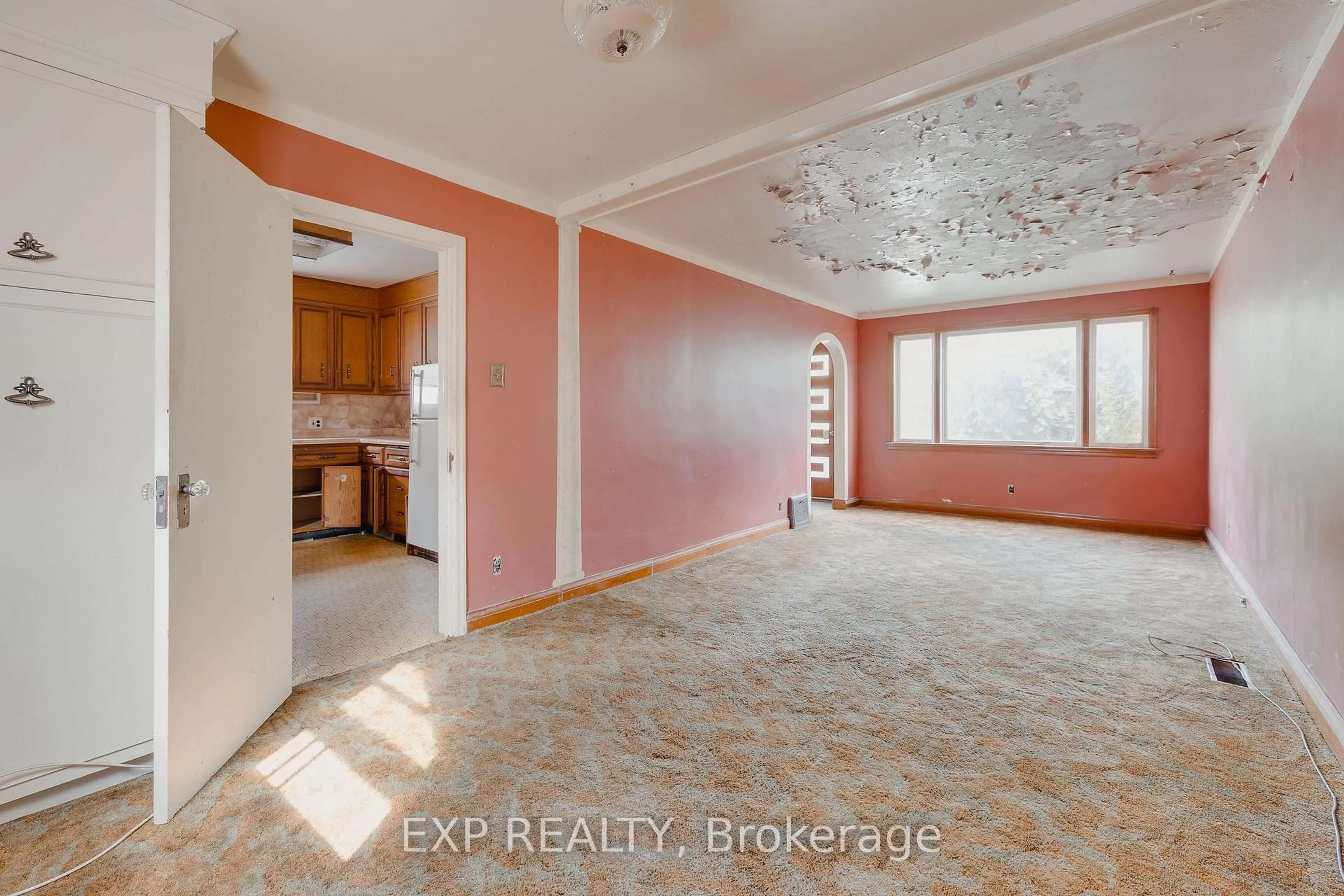 Unknown for 563 Wellington St, Kitchener Ontario N2H 5L6