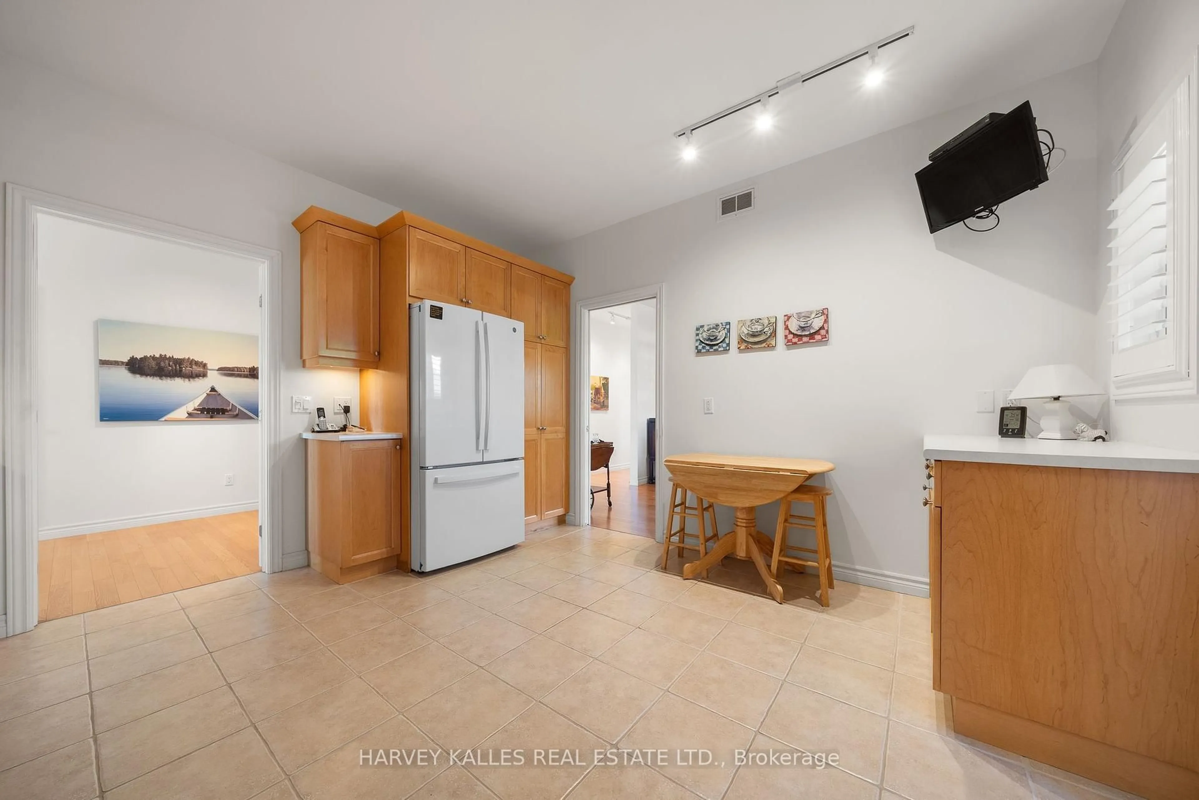 Open concept kitchen, ceramic/tile floor for 45 Maplehurst Cres, Prince Edward County Ontario K0K 3L0