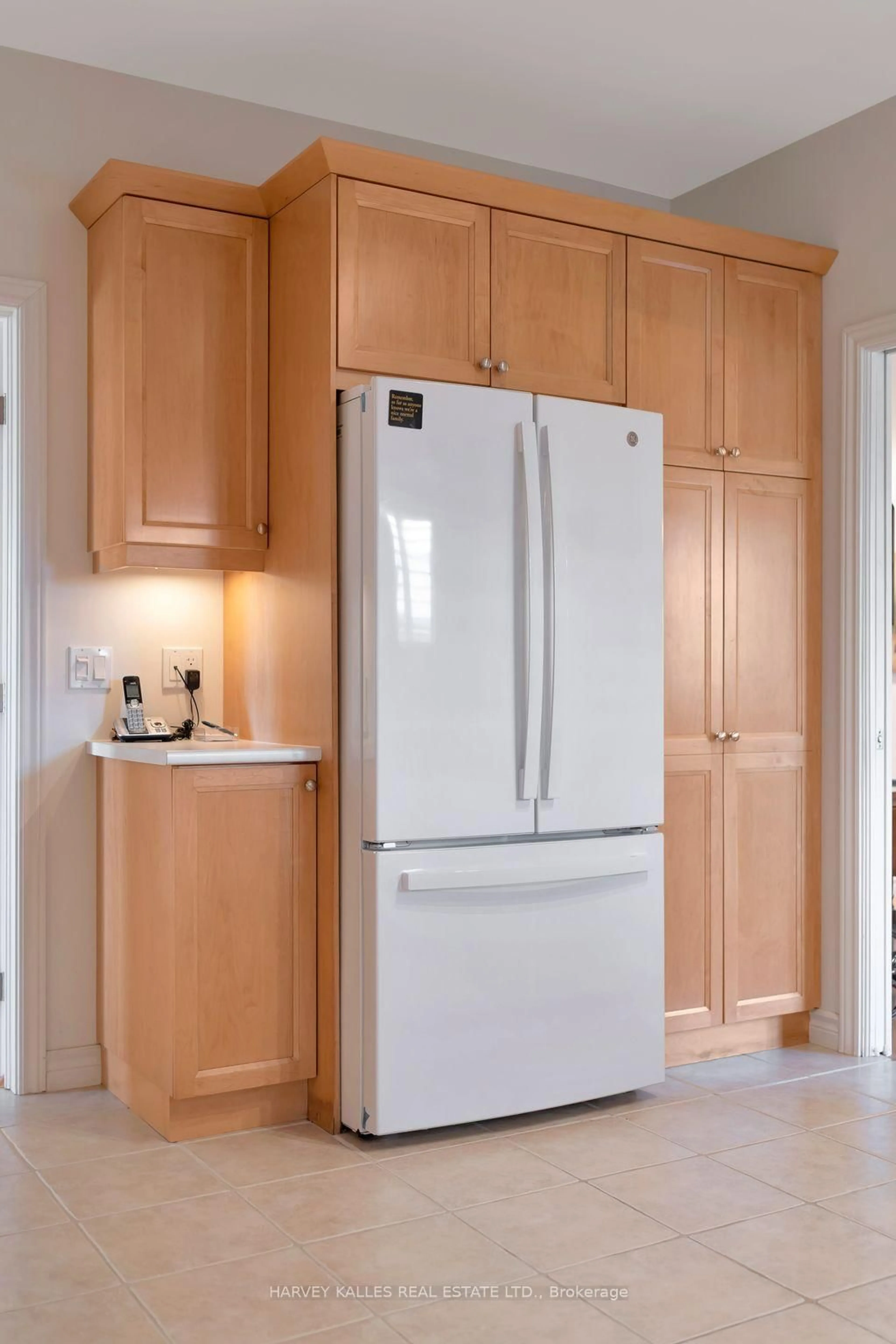 Contemporary kitchen, unknown for 45 Maplehurst Cres, Prince Edward County Ontario K0K 3L0