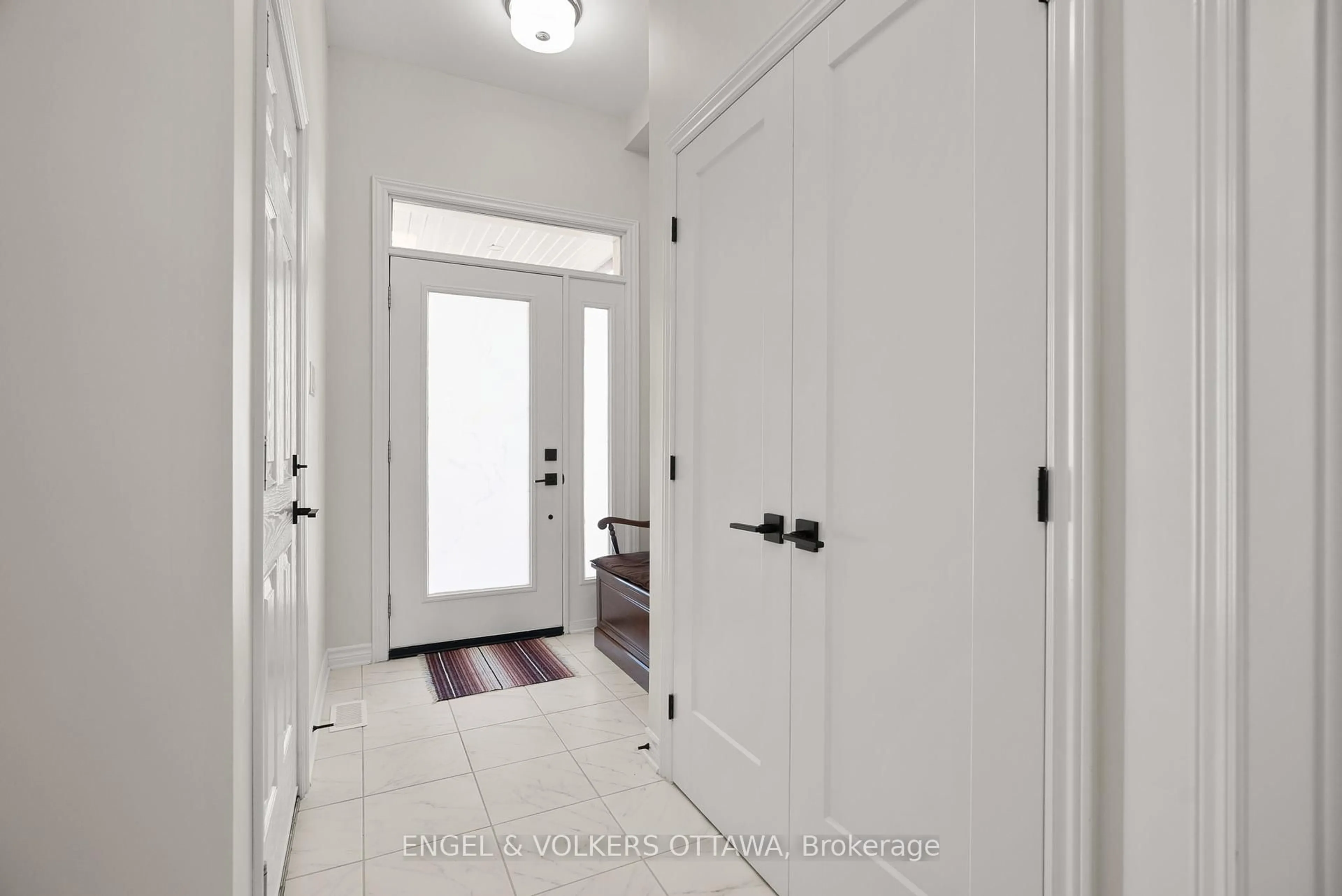 Indoor entryway for 644 Vivera Pl, Ottawa Ontario K2S 2N1