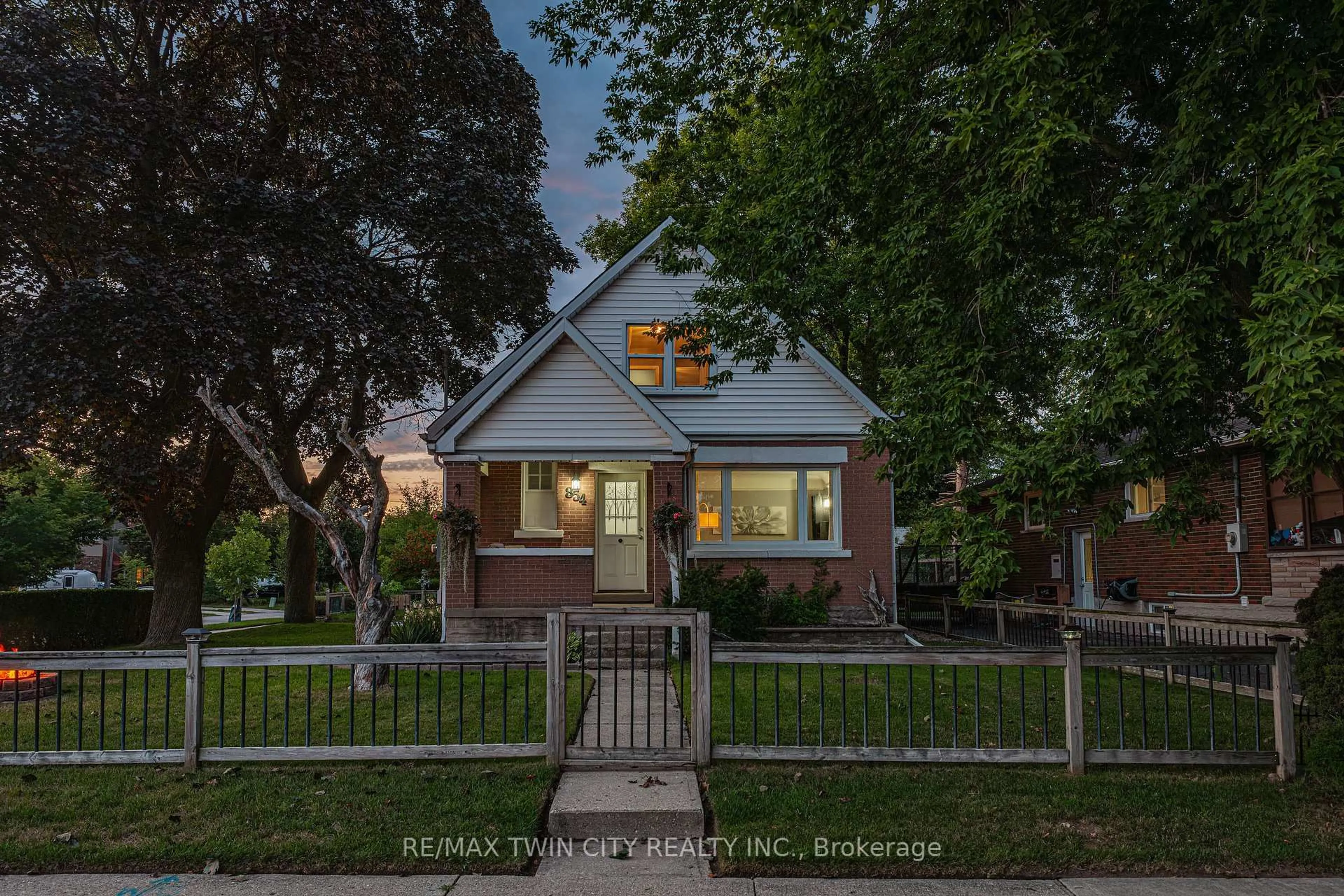 Home with brick exterior material, street for 854 Guelph St, Kitchener Ontario N2H 5Z5