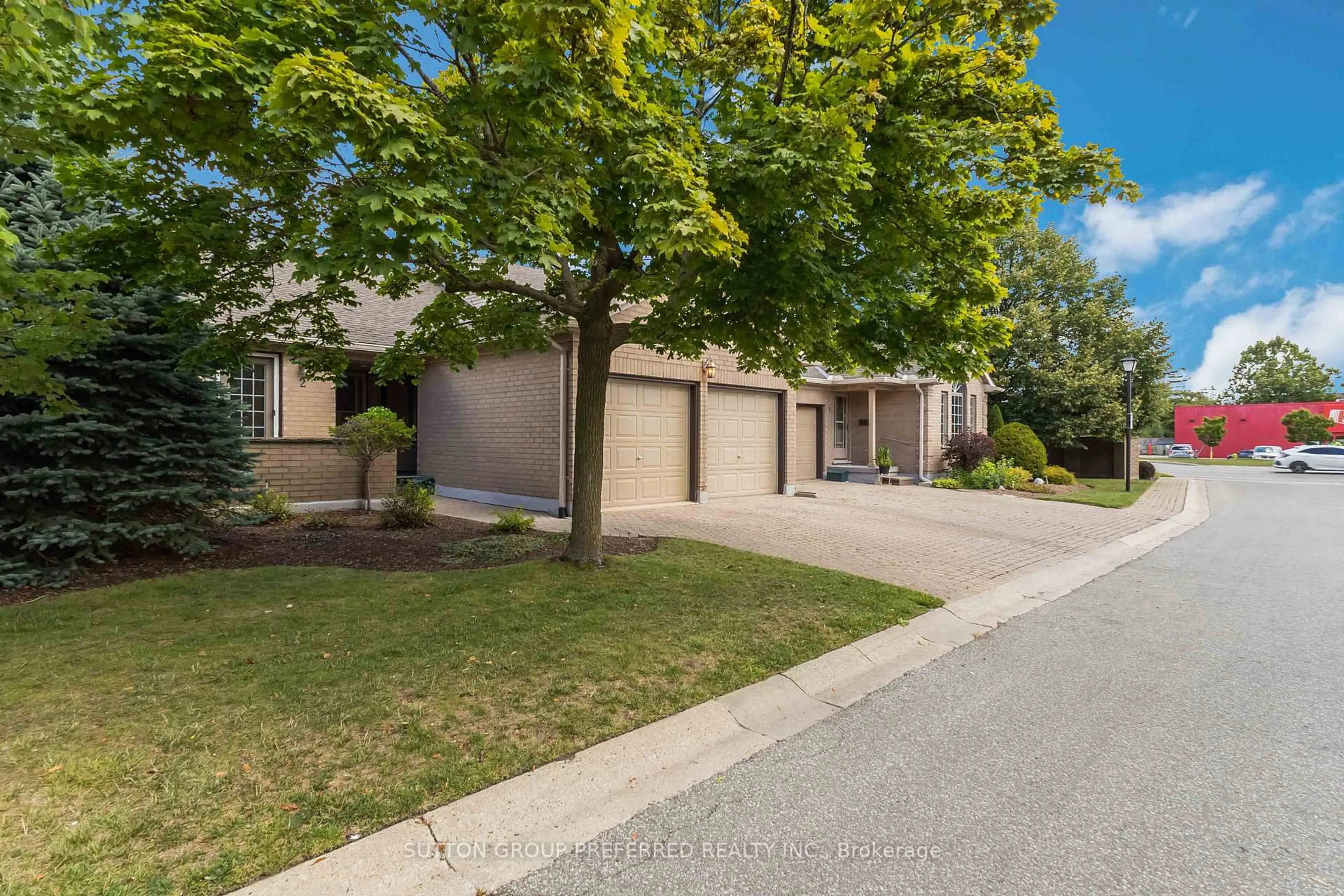 A pic from outside/outdoor area/front of a property/back of a property/a pic from drone, street for 617 Wharncliffe Rd #2, London South Ontario N6J 2N7