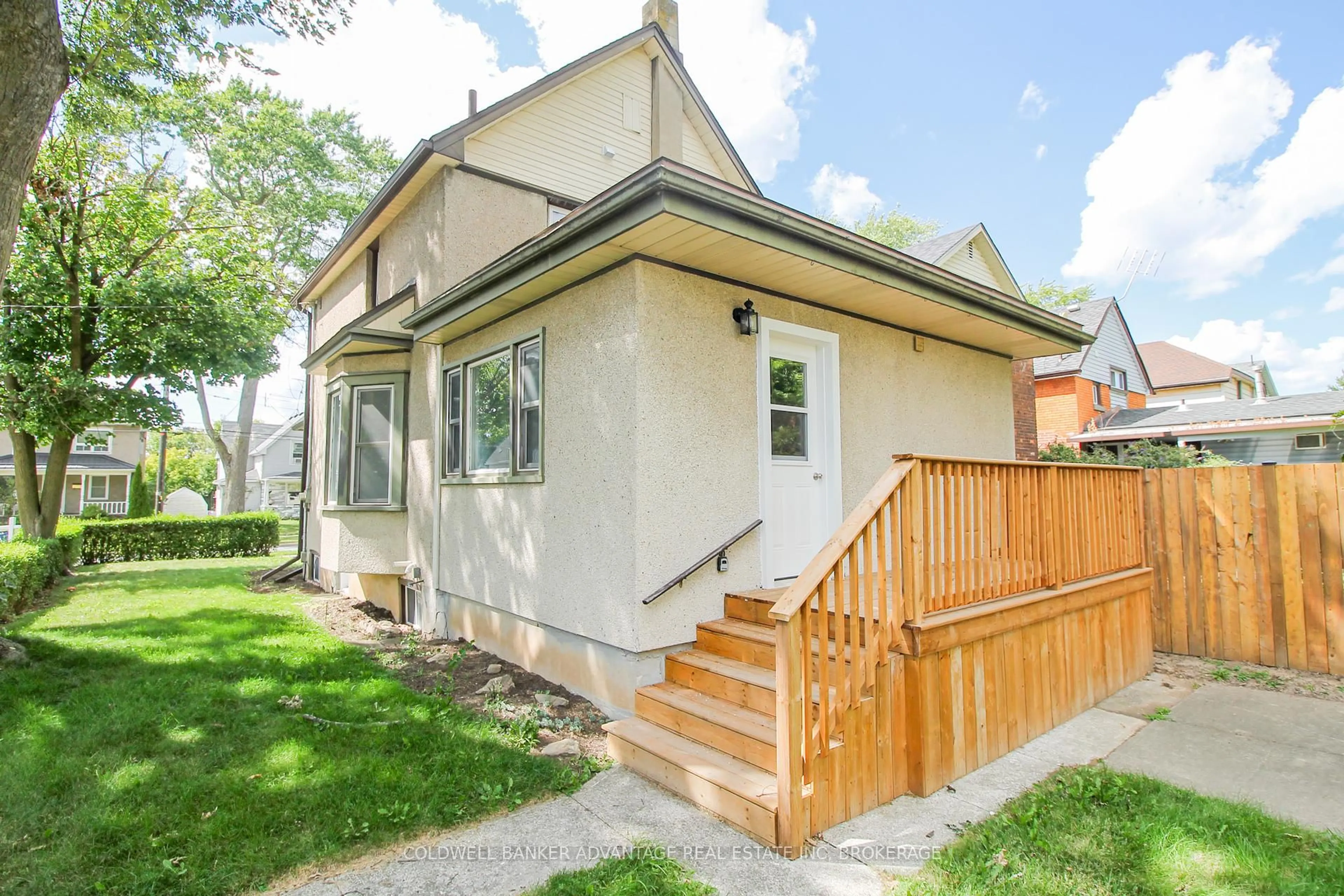 Patio, street for 28 Myrtle Ave, Welland Ontario L3B 2B1