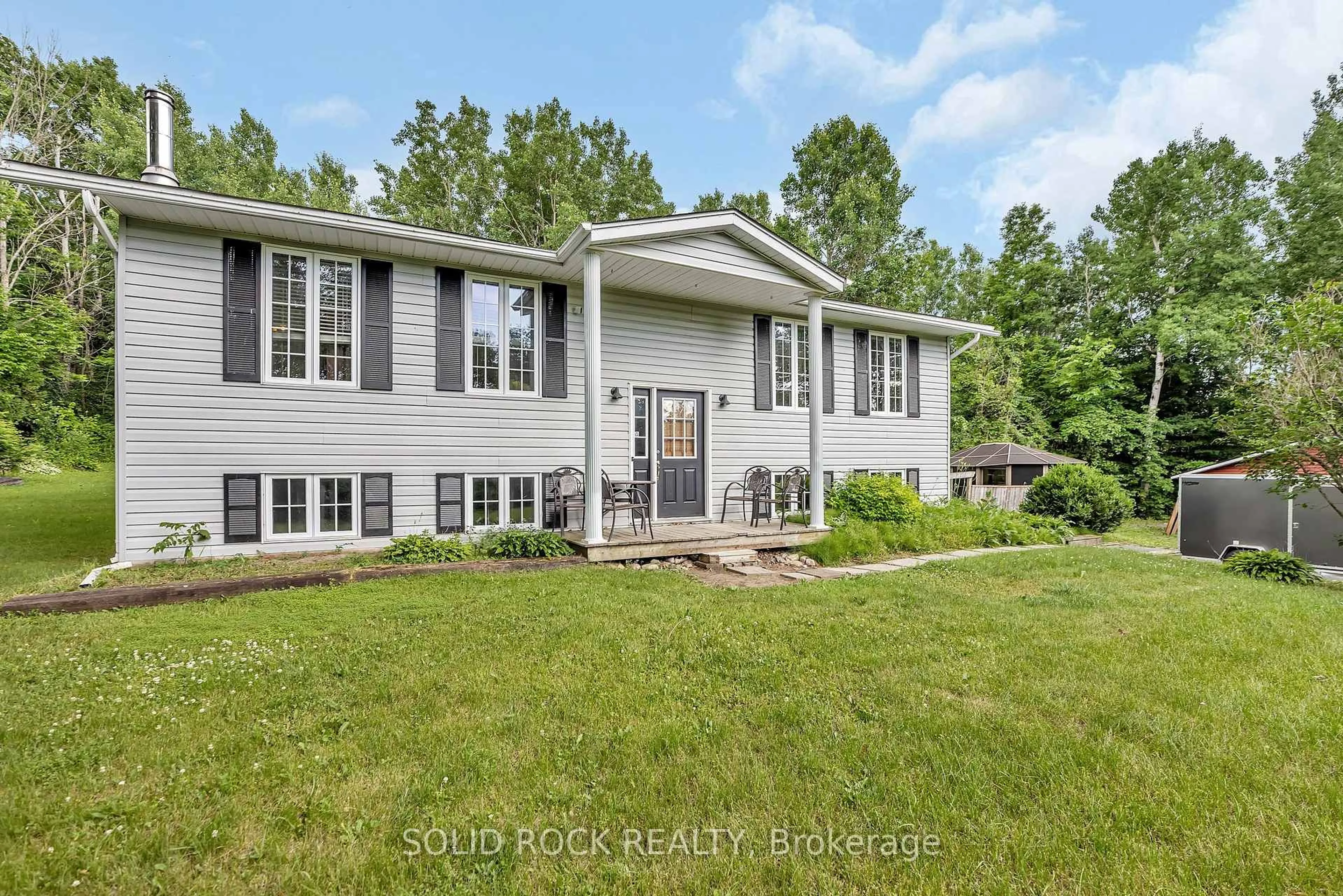 Home with vinyl exterior material, water/lake/river/ocean view for 17372 Cameron Rd, South Stormont Ontario K0C 2A0