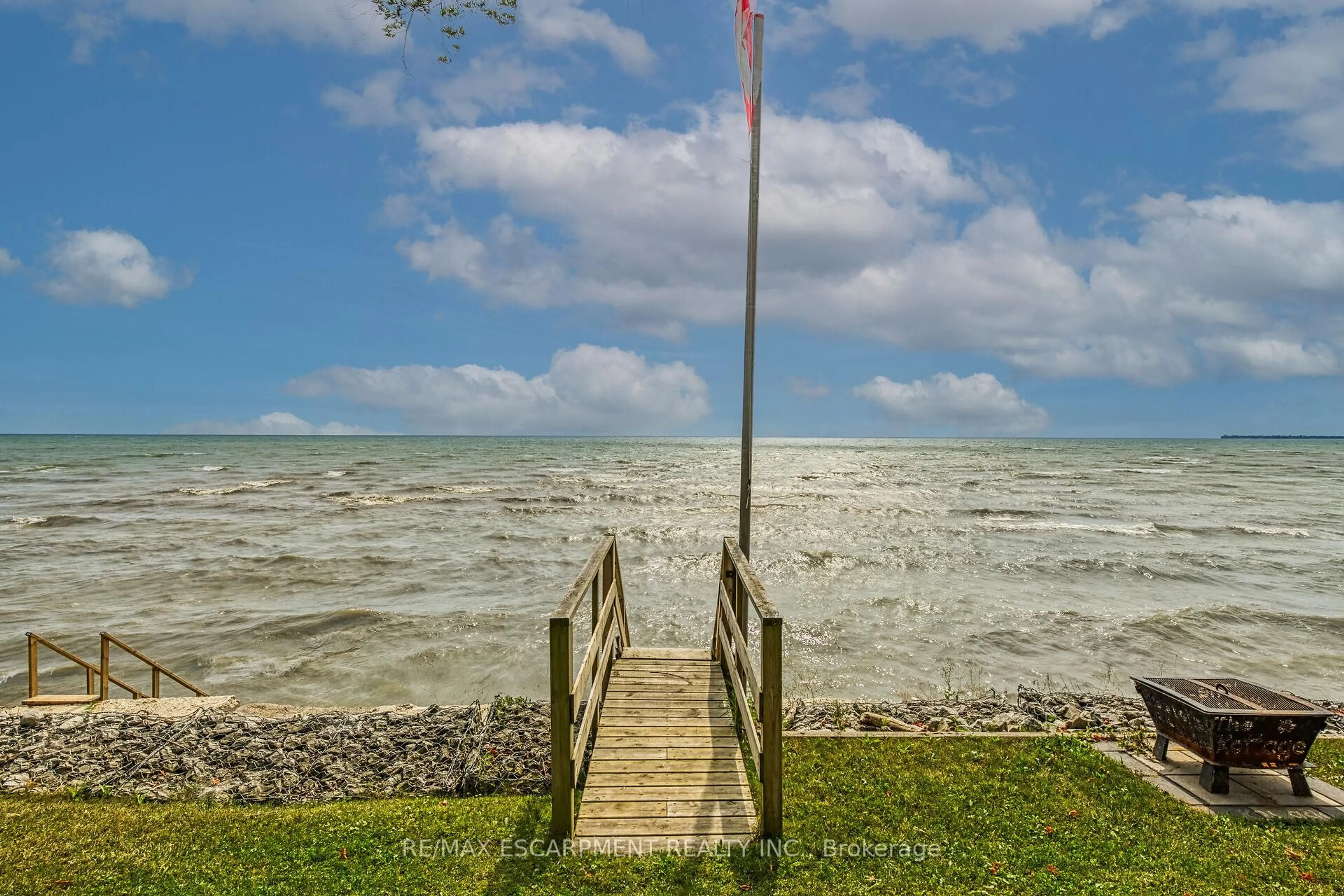 Stairs for 20 HOOVER POINT Lane, Haldimand Ontario N0A 1P0