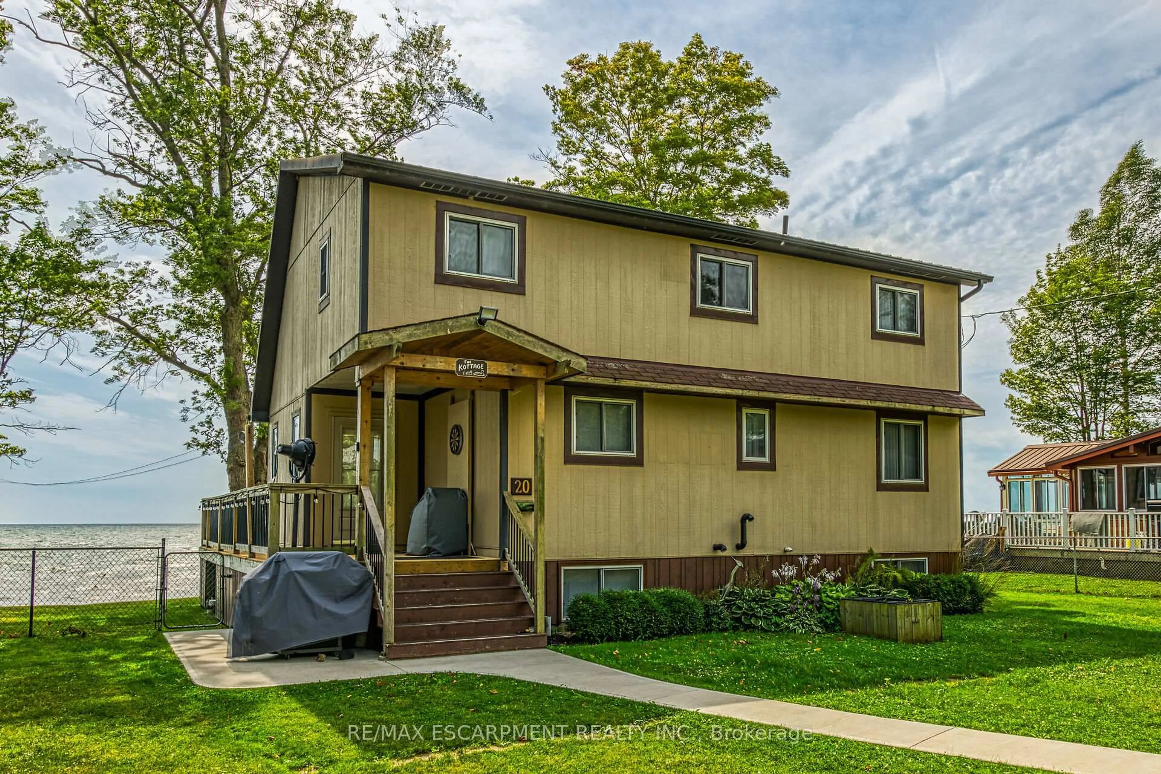Home with vinyl exterior material, street for 20 HOOVER POINT Lane, Haldimand Ontario N0A 1P0