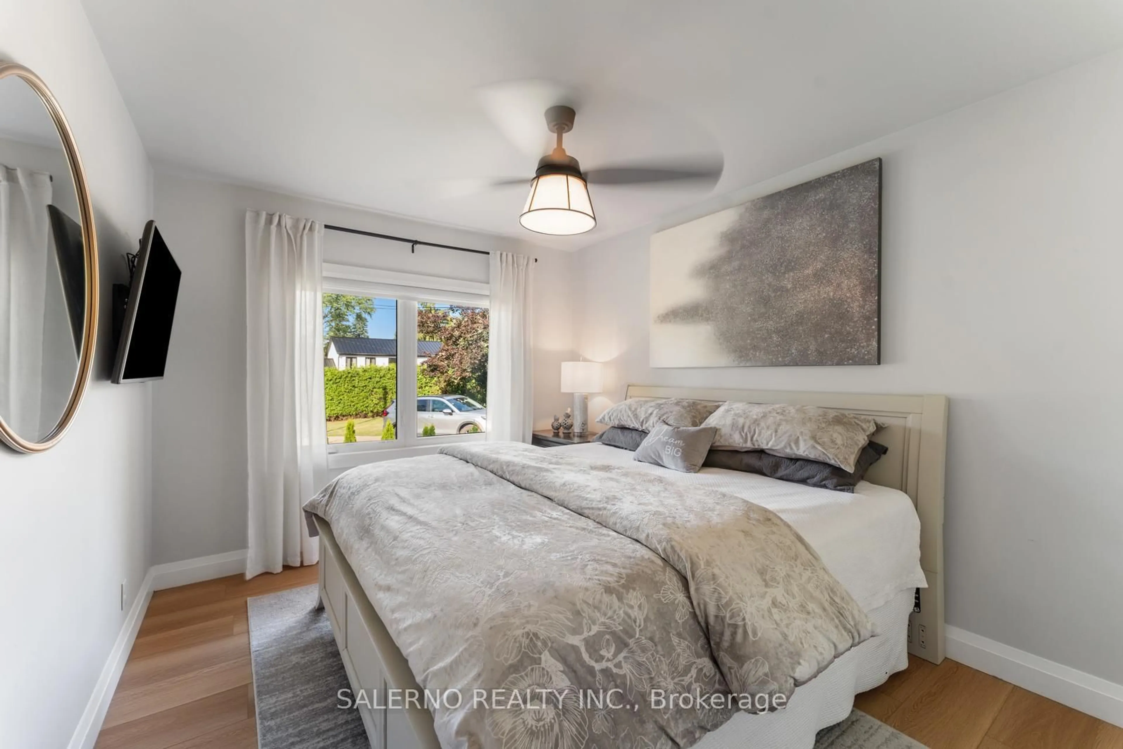 Bedroom with bed, unknown for 54 East Crest, Hamilton Ontario L9G 2P2