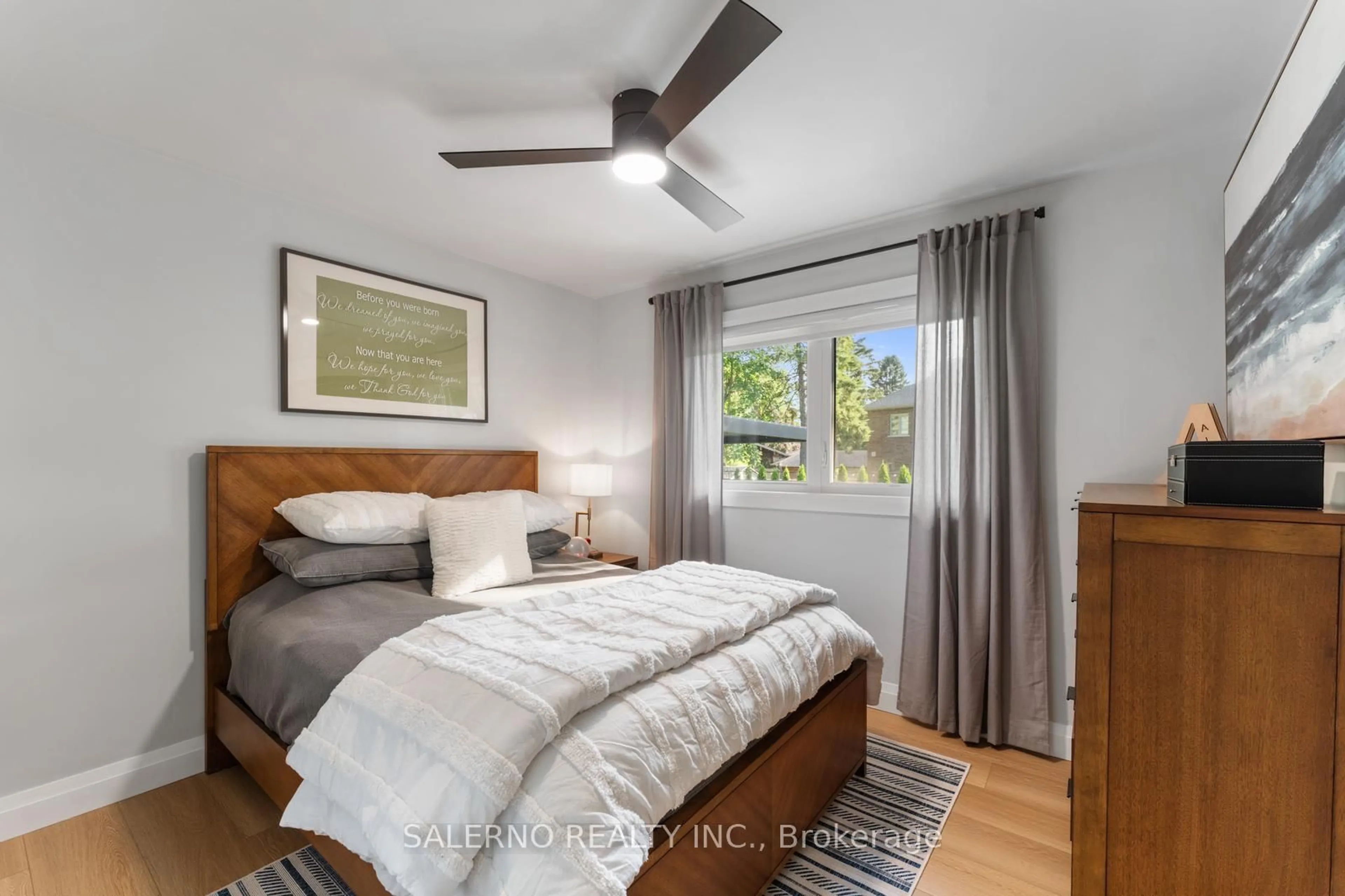 Bedroom with bed, unknown for 54 East Crest, Hamilton Ontario L9G 2P2