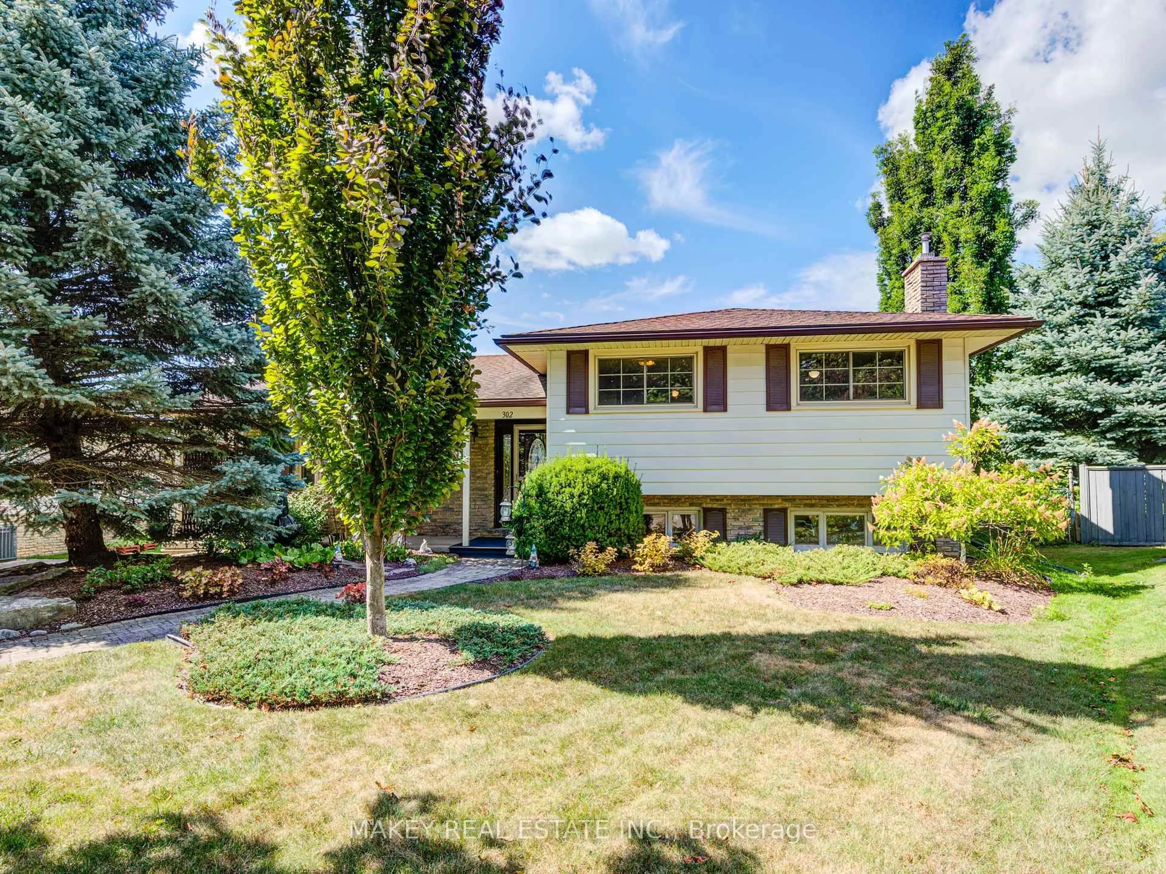 Home with vinyl exterior material, street for 302 Borden Crt, Woodstock Ontario N4S 8E4