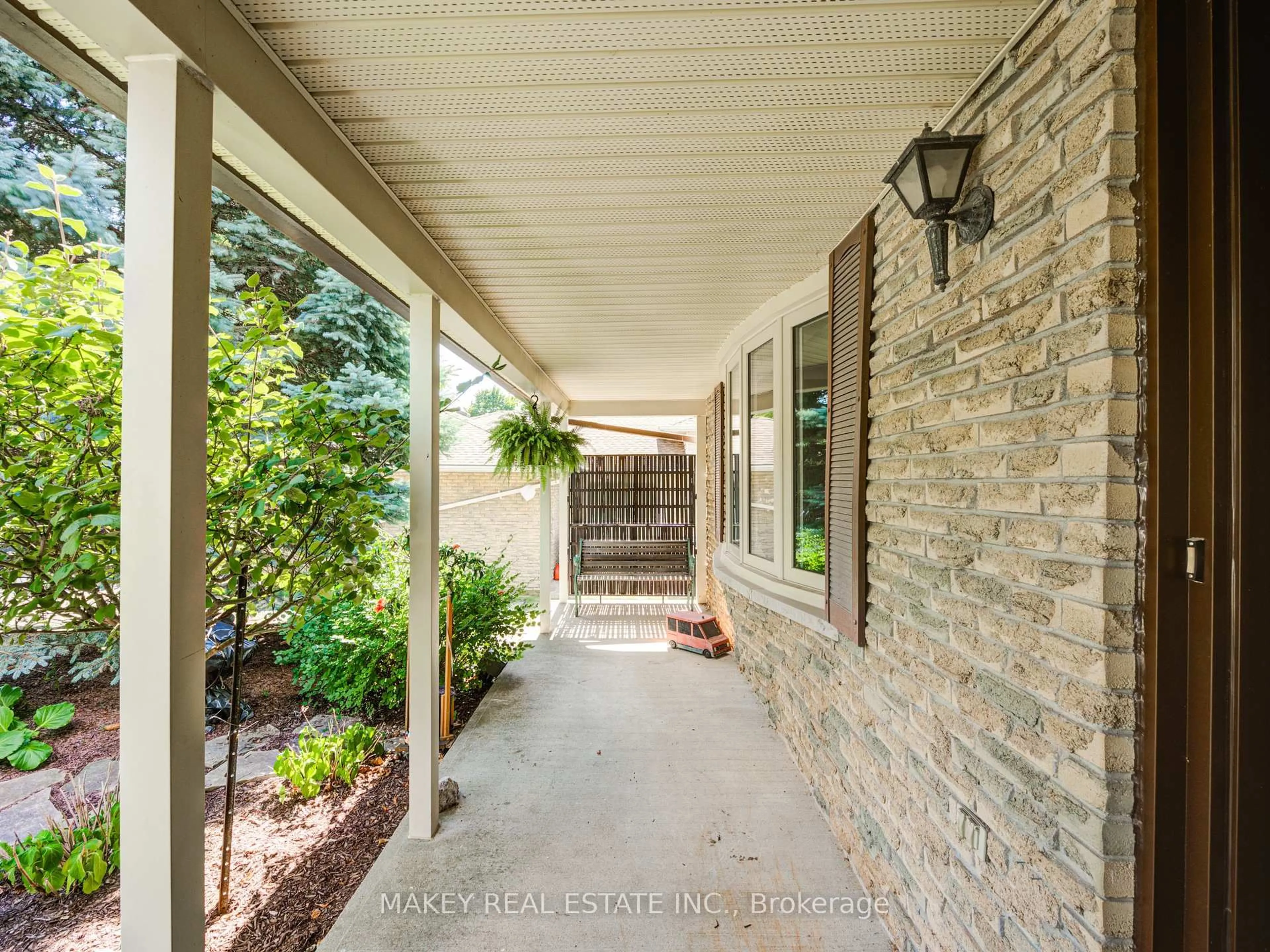 Home with brick exterior material, street for 302 Borden Crt, Woodstock Ontario N4S 8E4