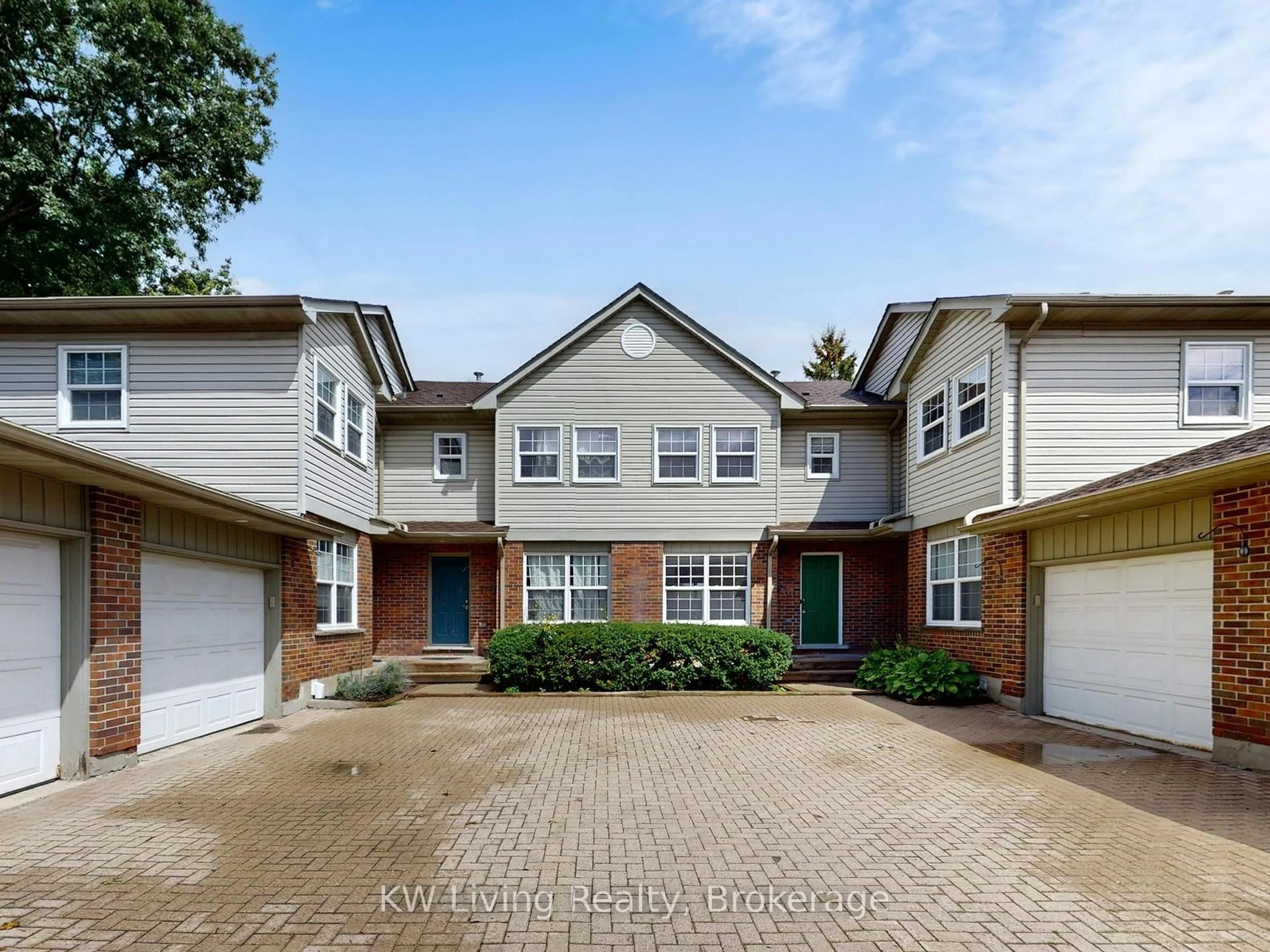 Home with brick exterior material, street for 250 Keats Way #18, Waterloo Ontario N2L 6J5