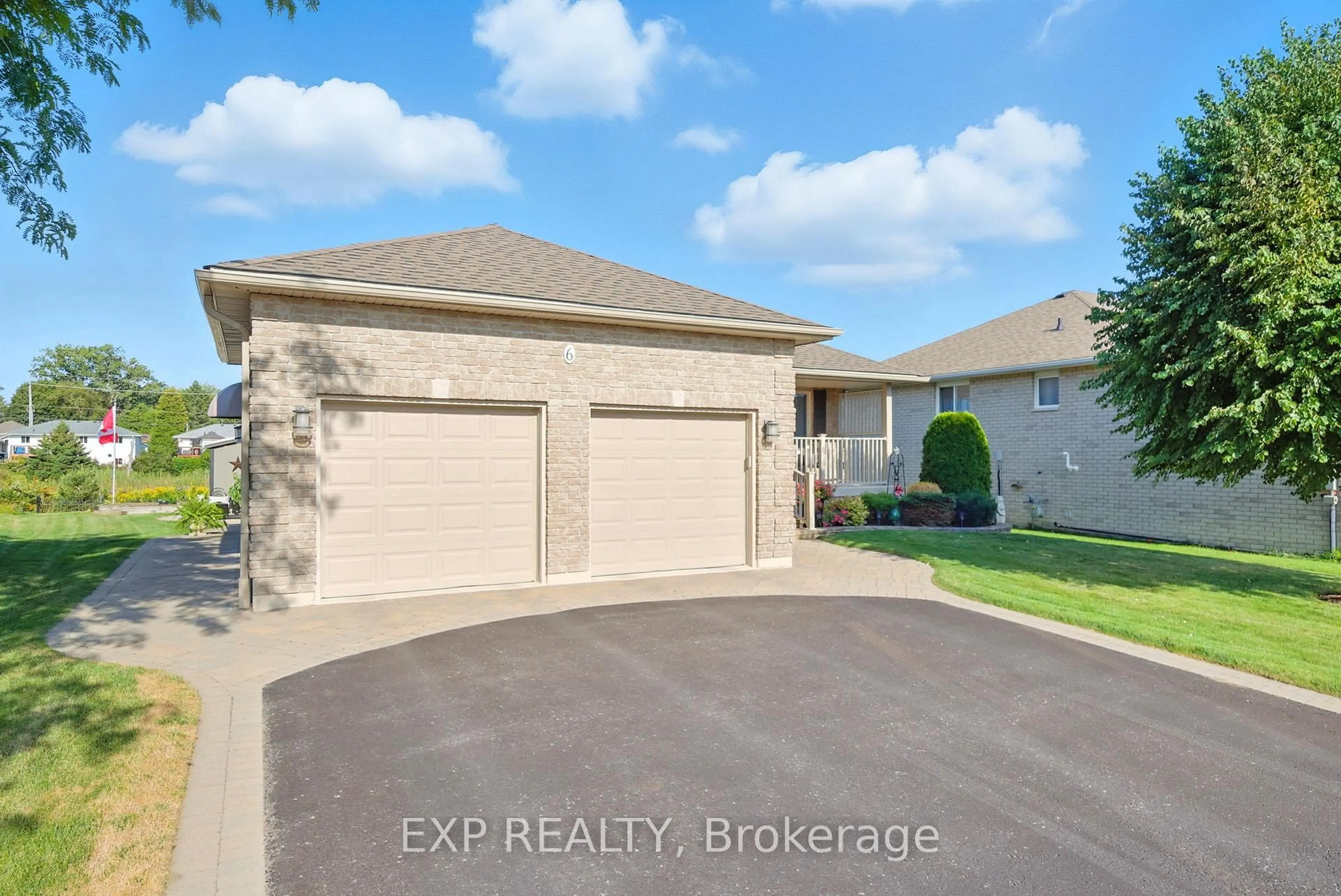 Indoor garage for 6 Cove Crt, Brighton Ontario K0K 1H0