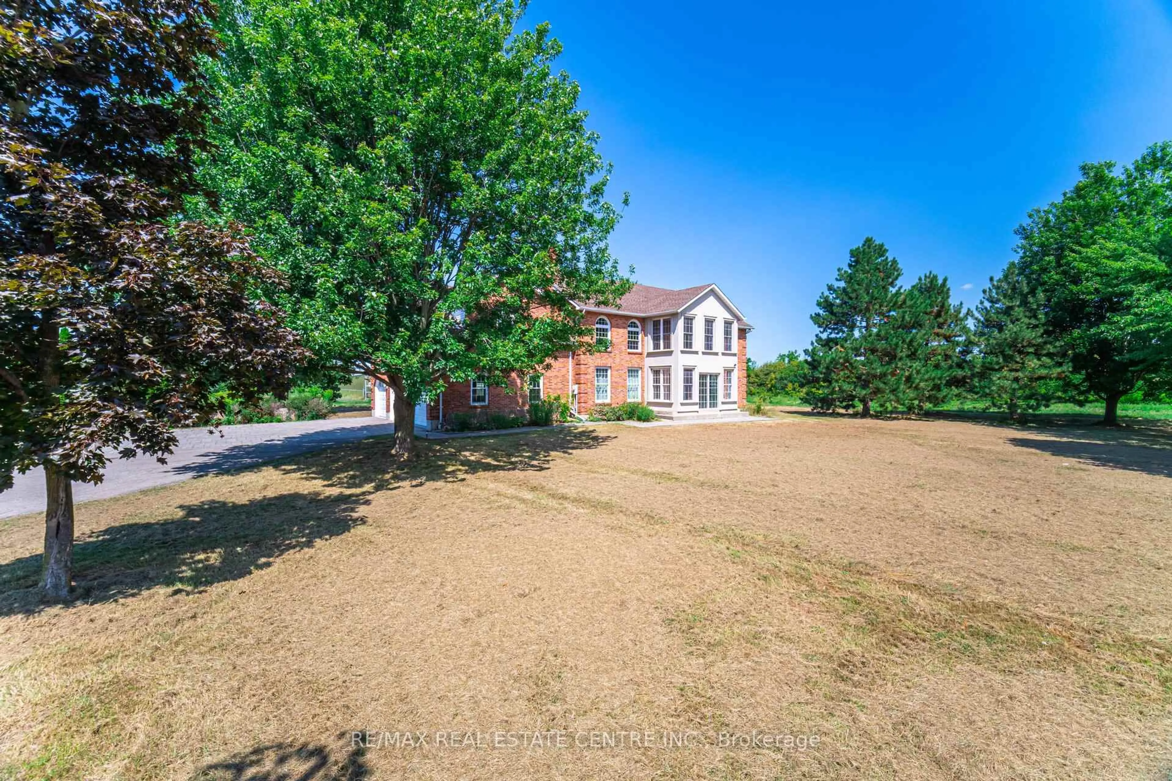 A pic from outside/outdoor area/front of a property/back of a property/a pic from drone, unknown for 720 Lincoln Ave, Niagara-on-the-Lake Ontario L0S 1S0