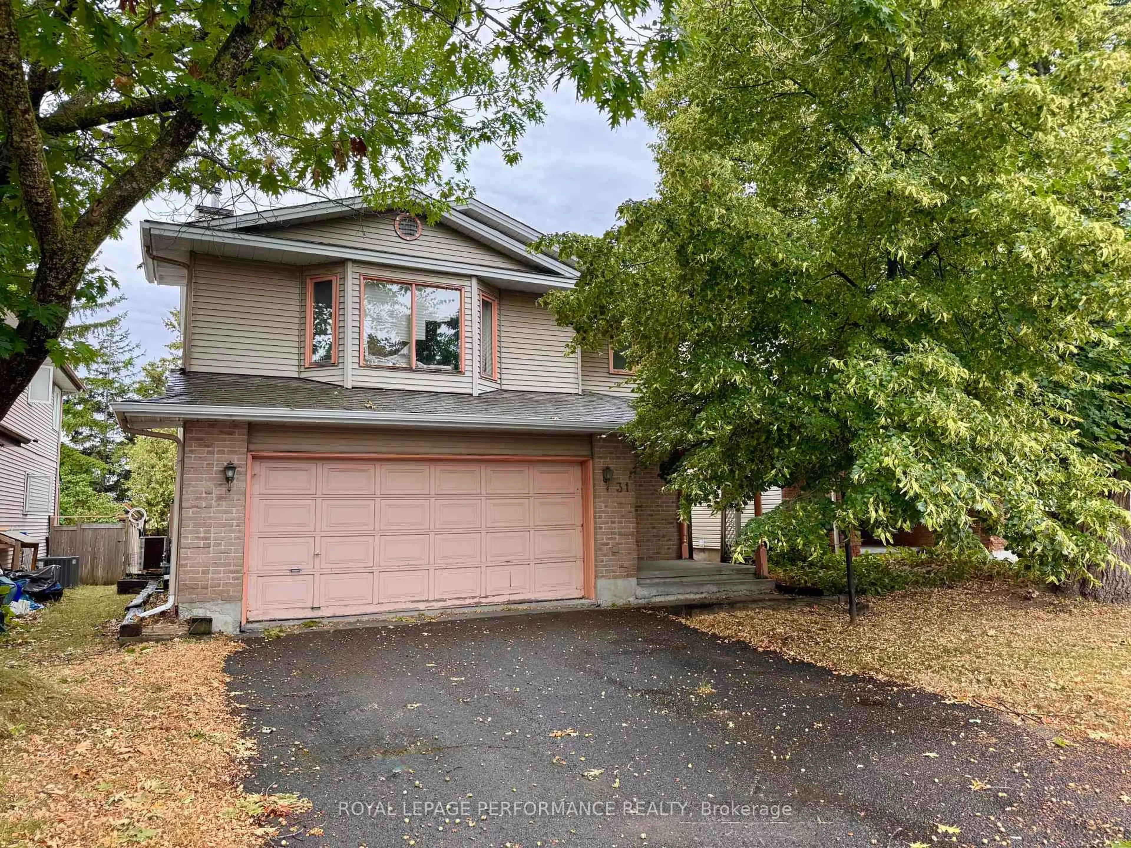 Home with vinyl exterior material, street for 31 Willow Glen Dr, Ottawa Ontario K2M 1K8