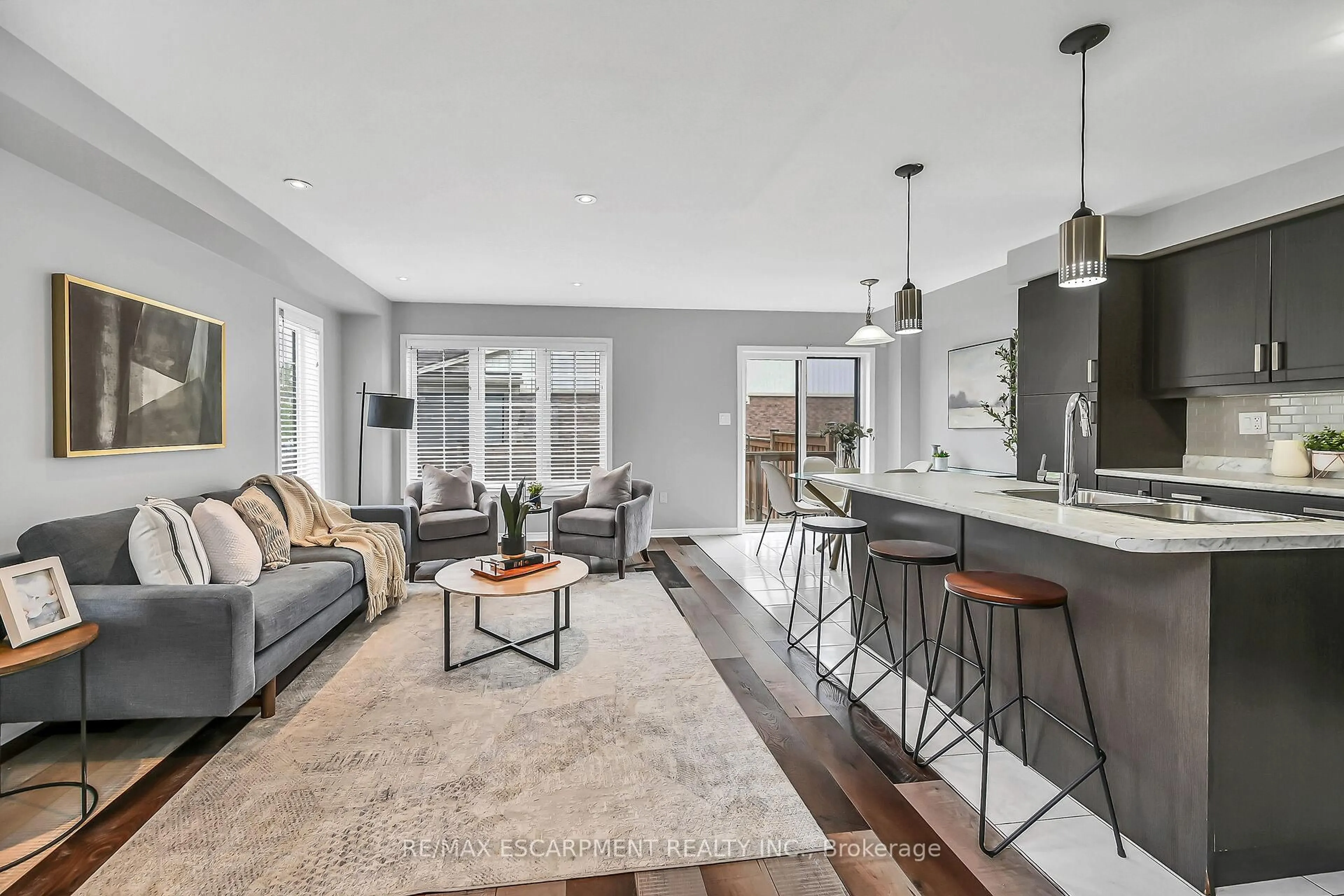 Open concept kitchen, unknown for 143 Thompson Rd, Haldimand Ontario N3W 0C1