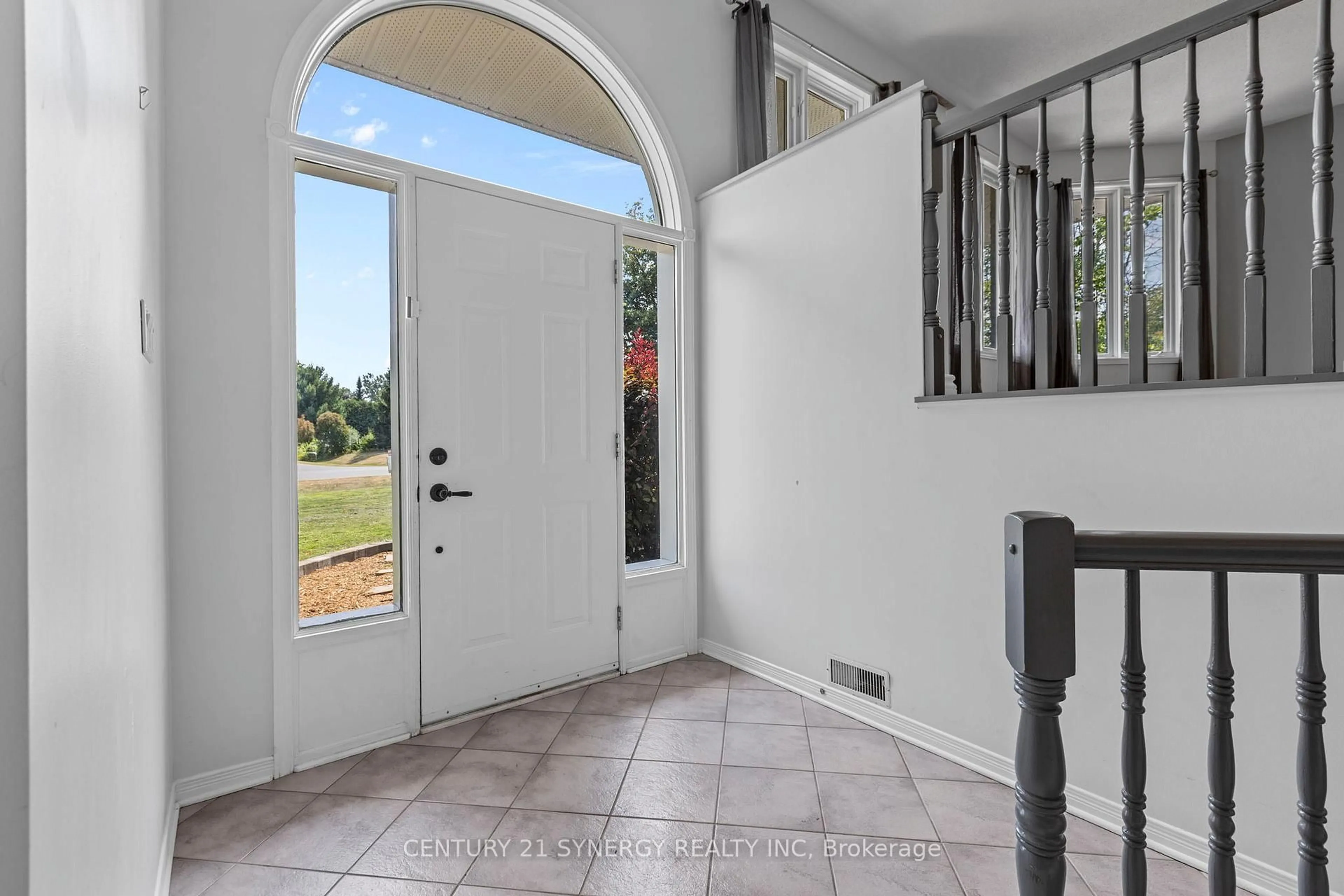 Indoor entryway for 6709 Stanmore St, Greely Ontario K4P 1G7