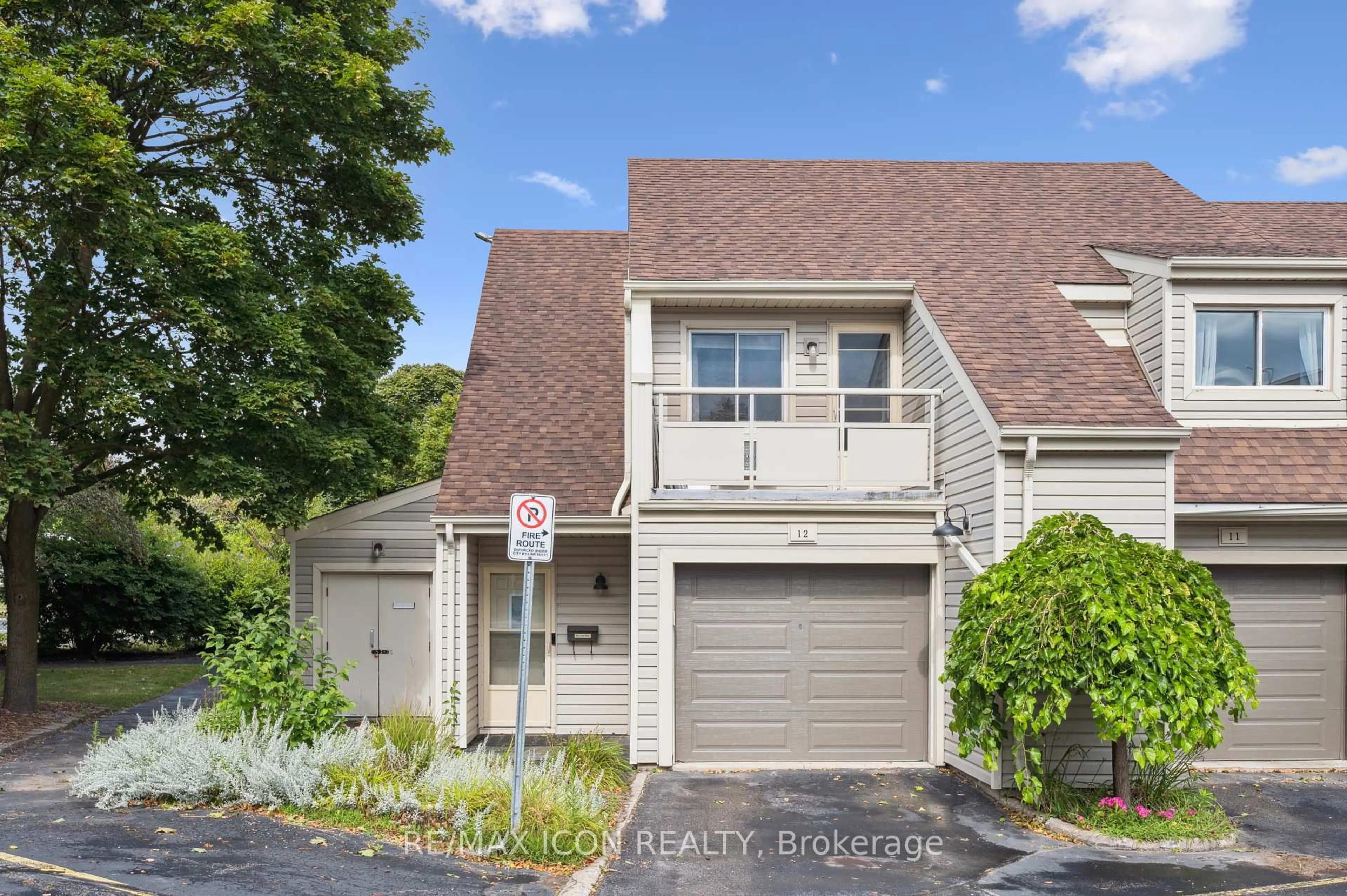 A pic from outside/outdoor area/front of a property/back of a property/a pic from drone, street for 337 Kingswood Dr #12, Kitchener Ontario N2E 1X5