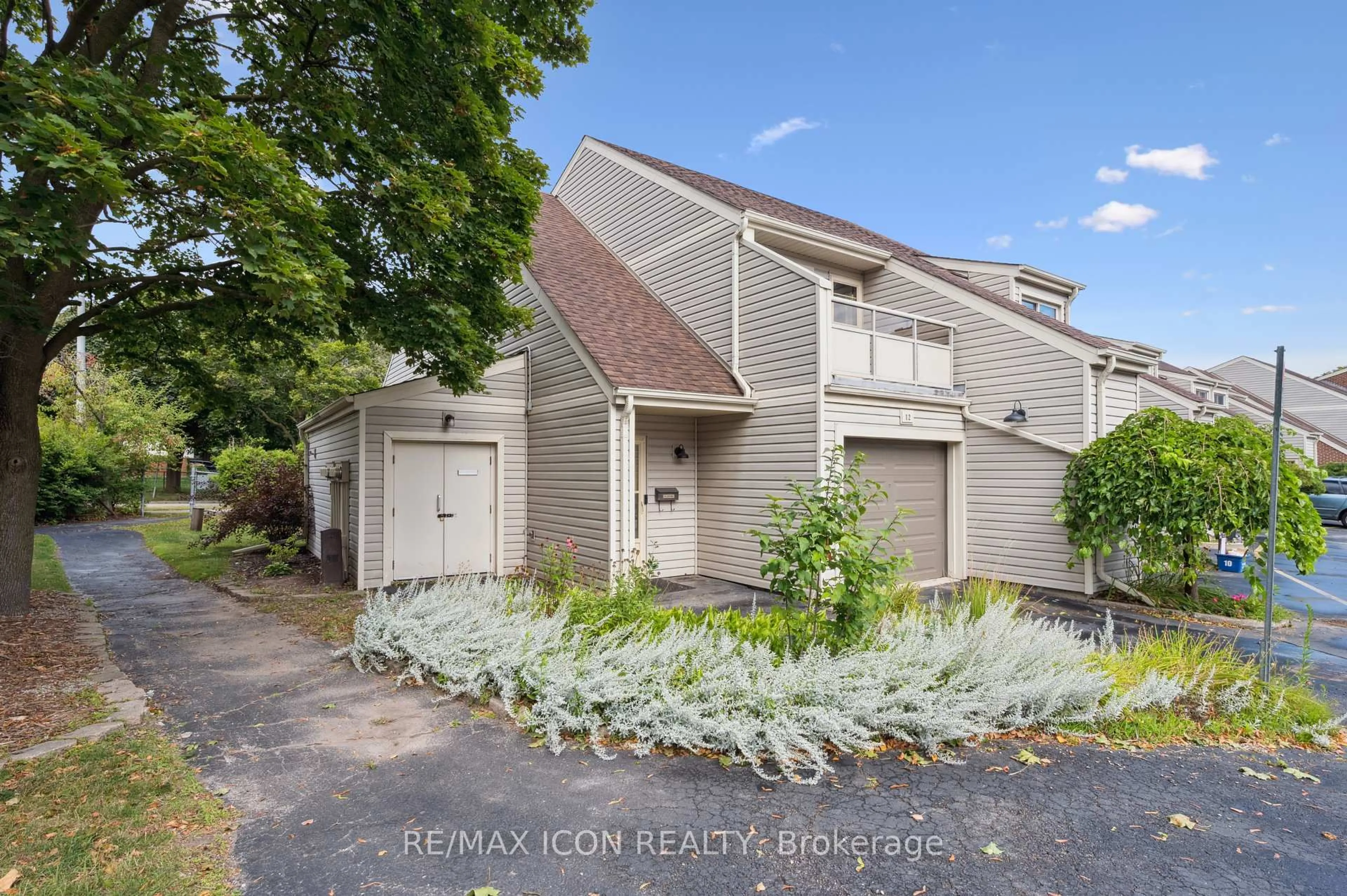 A pic from outside/outdoor area/front of a property/back of a property/a pic from drone, street for 337 Kingswood Dr #12, Kitchener Ontario N2E 1X5