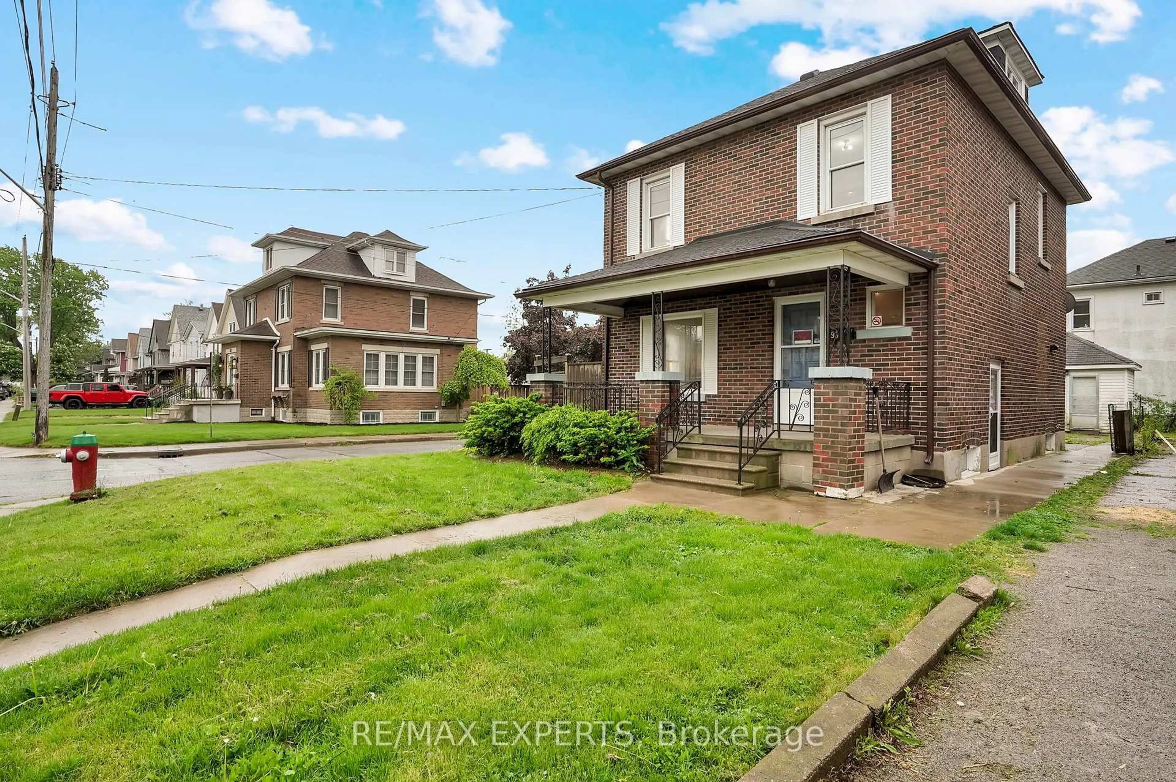 Home with brick exterior material, street for 93 State St, Welland Ontario L3B 4K6