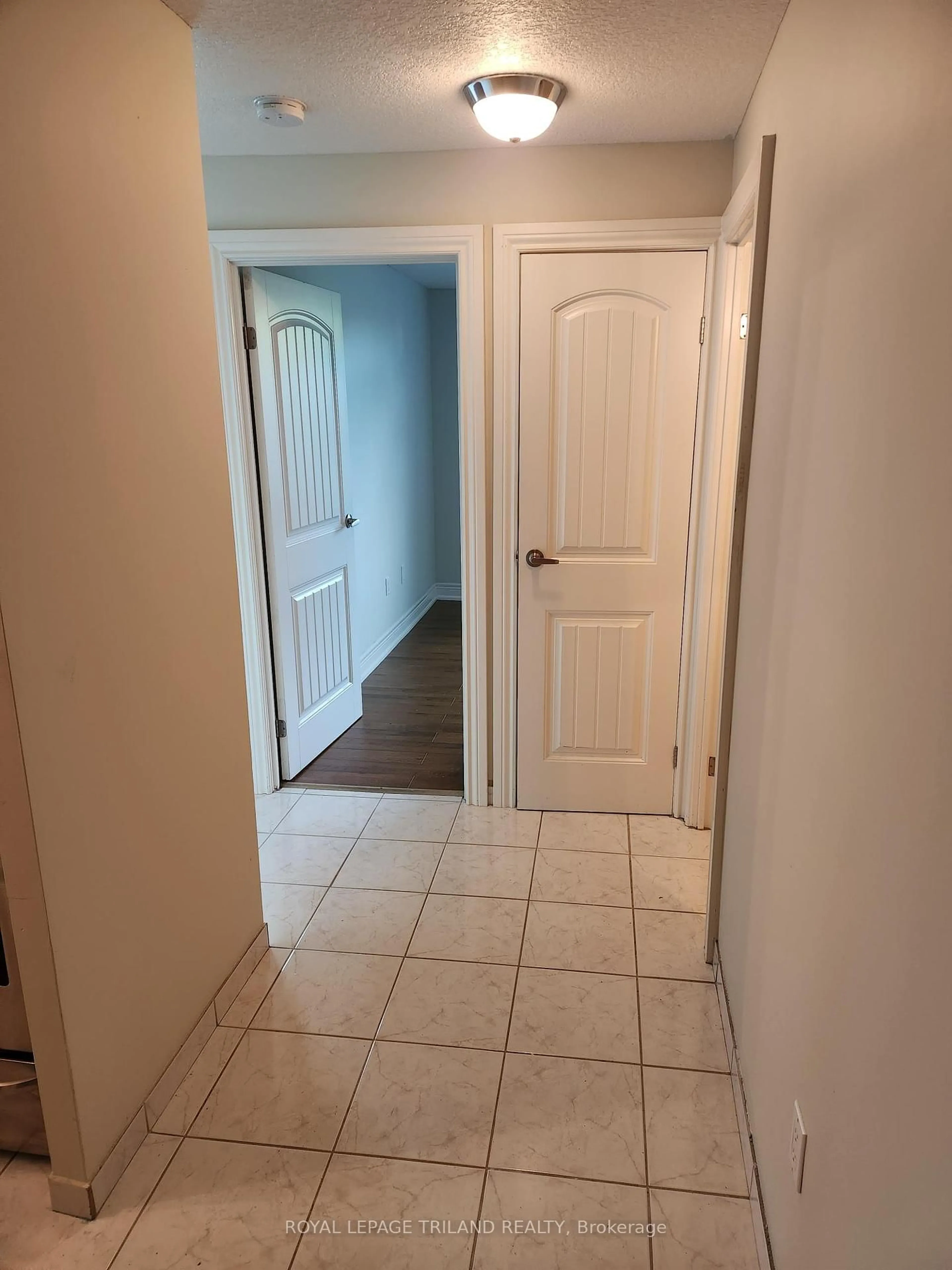 Unknown for 45 Pond Mills Rd #415, London South Ontario N5Z 4W5