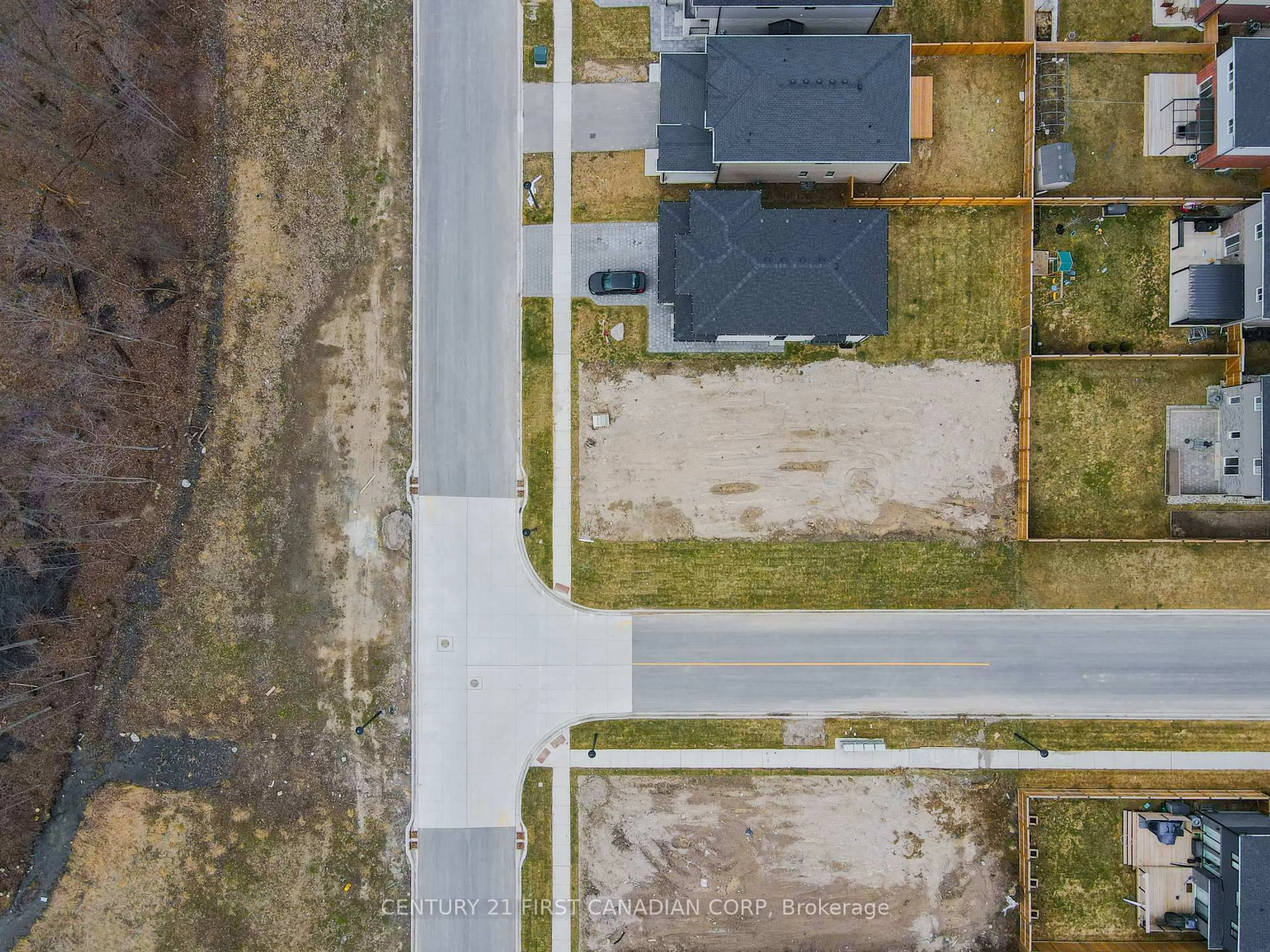 A pic from outside/outdoor area/front of a property/back of a property/a pic from drone, street for 2114 Saddlerock Ave, London North Ontario N6G 3W3