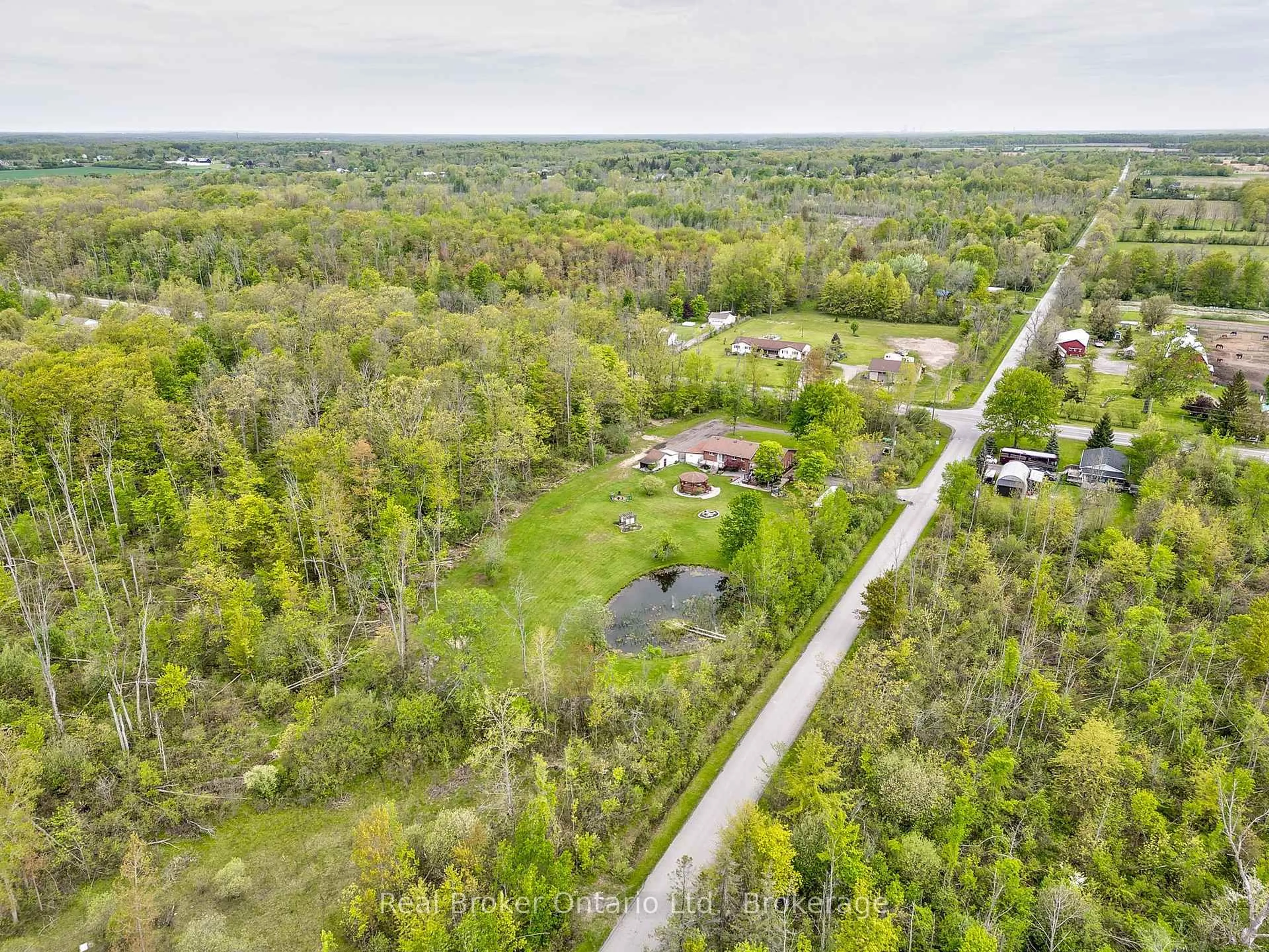 A pic from outside/outdoor area/front of a property/back of a property/a pic from drone, forest/trees view for 2859 Dominion Rd, Fort Erie Ontario L0S 1N0