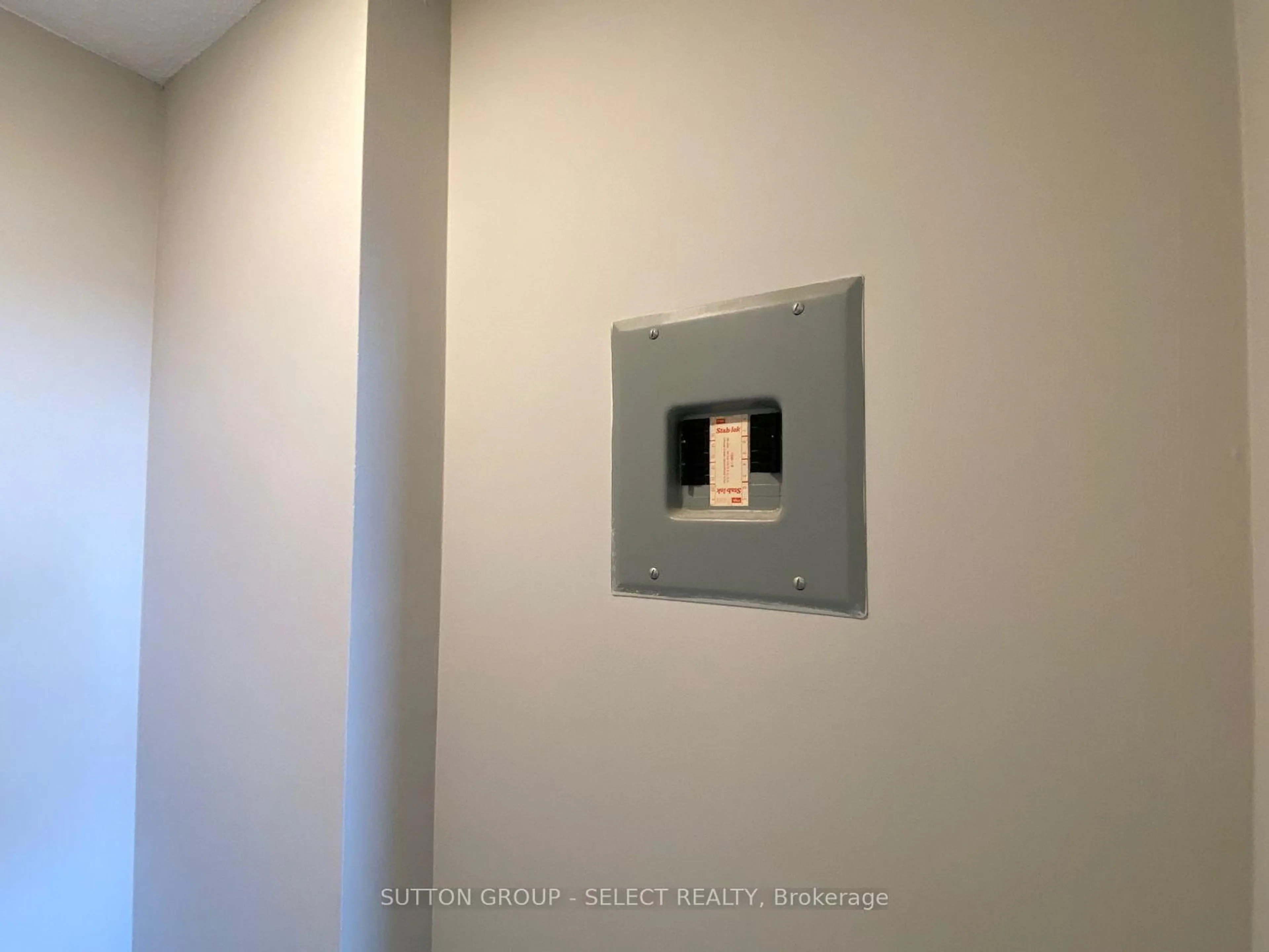 A pic of a room for 1105 Jalna Blvd #804, London South Ontario N6E 2S9