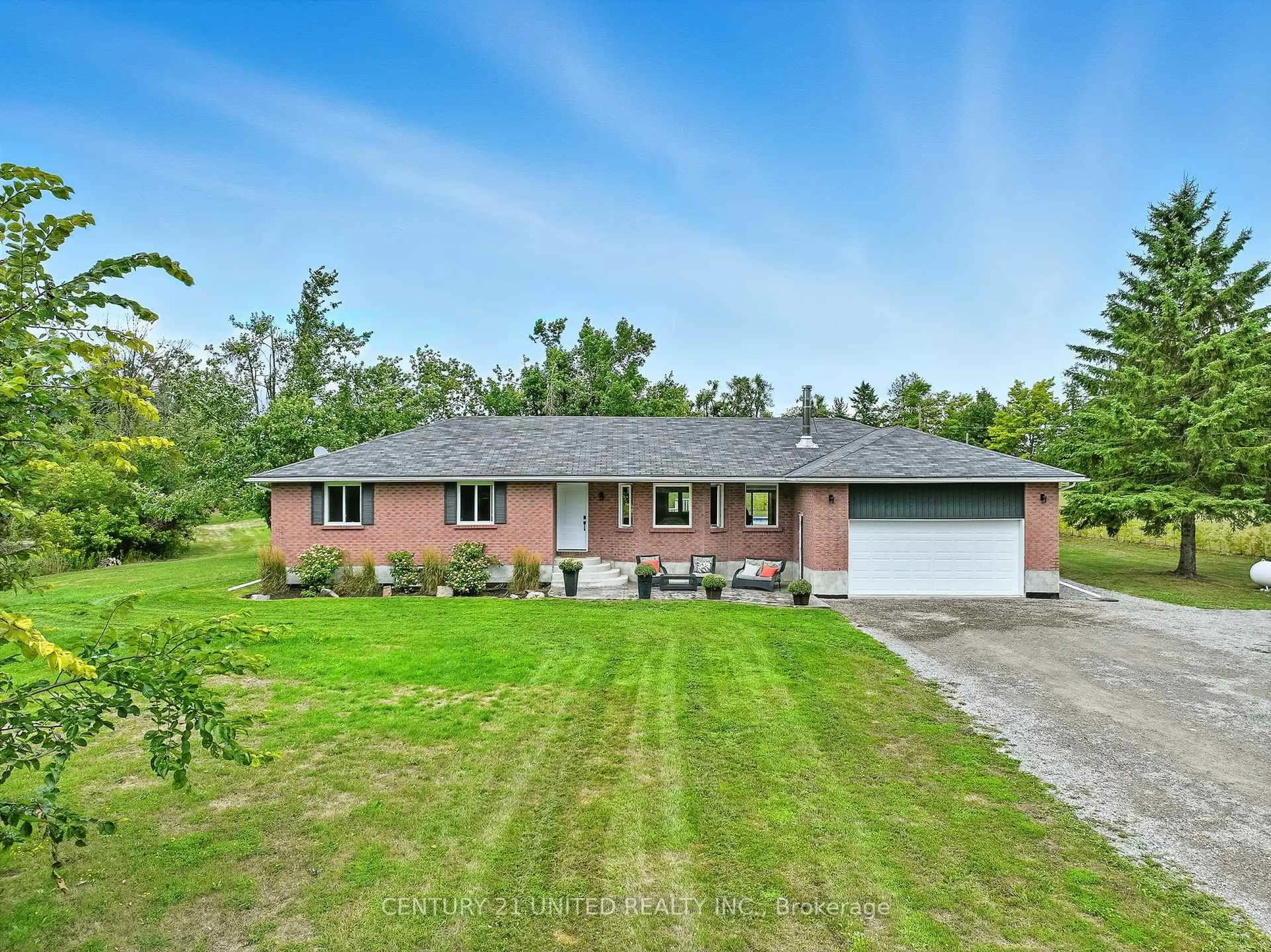 A pic from outside/outdoor area/front of a property/back of a property/a pic from drone, street for 2038 Hilliard St, Selwyn Ontario K9J 6X2