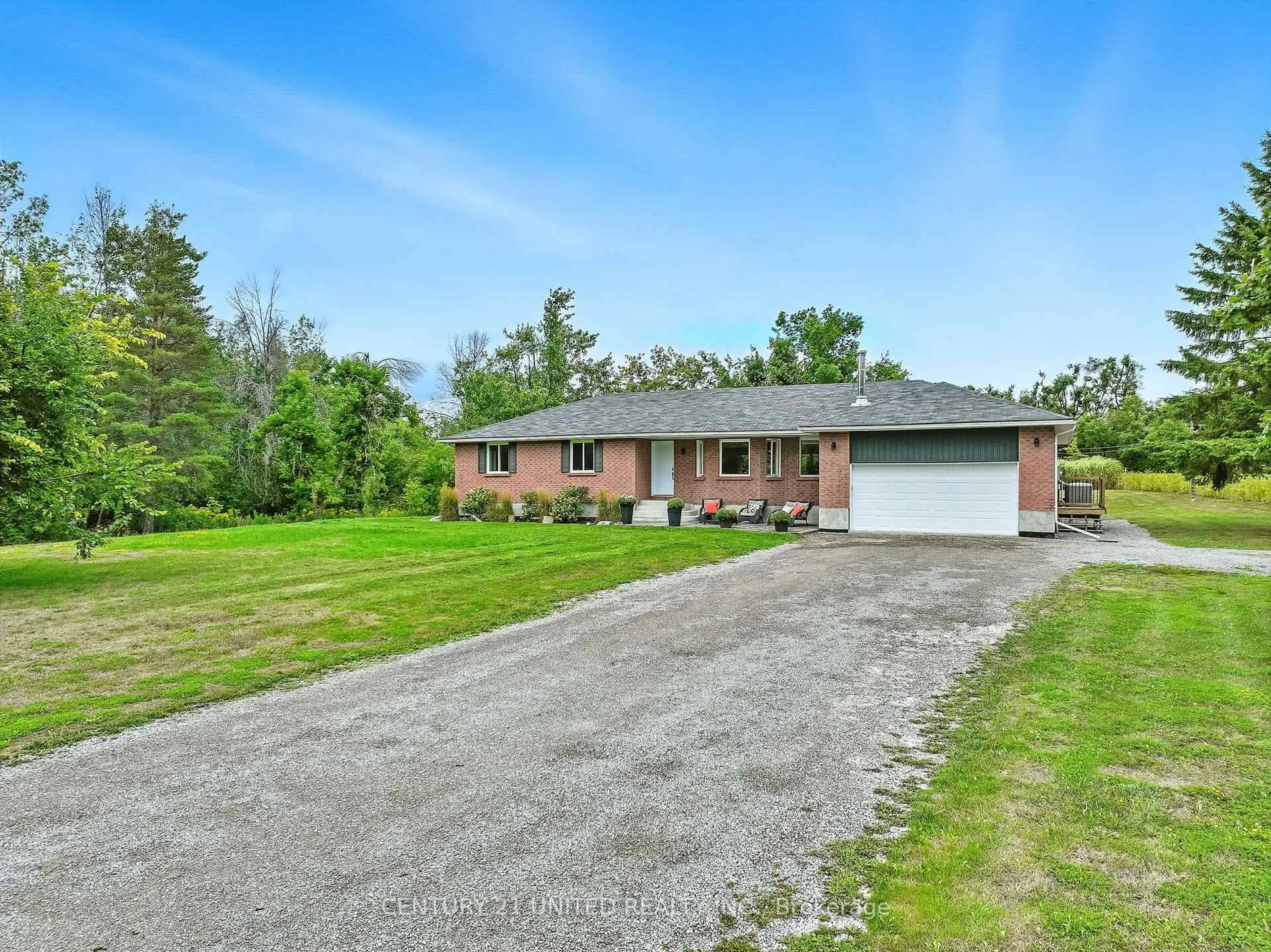 A pic from outside/outdoor area/front of a property/back of a property/a pic from drone, street for 2038 Hilliard St, Selwyn Ontario K9J 6X2