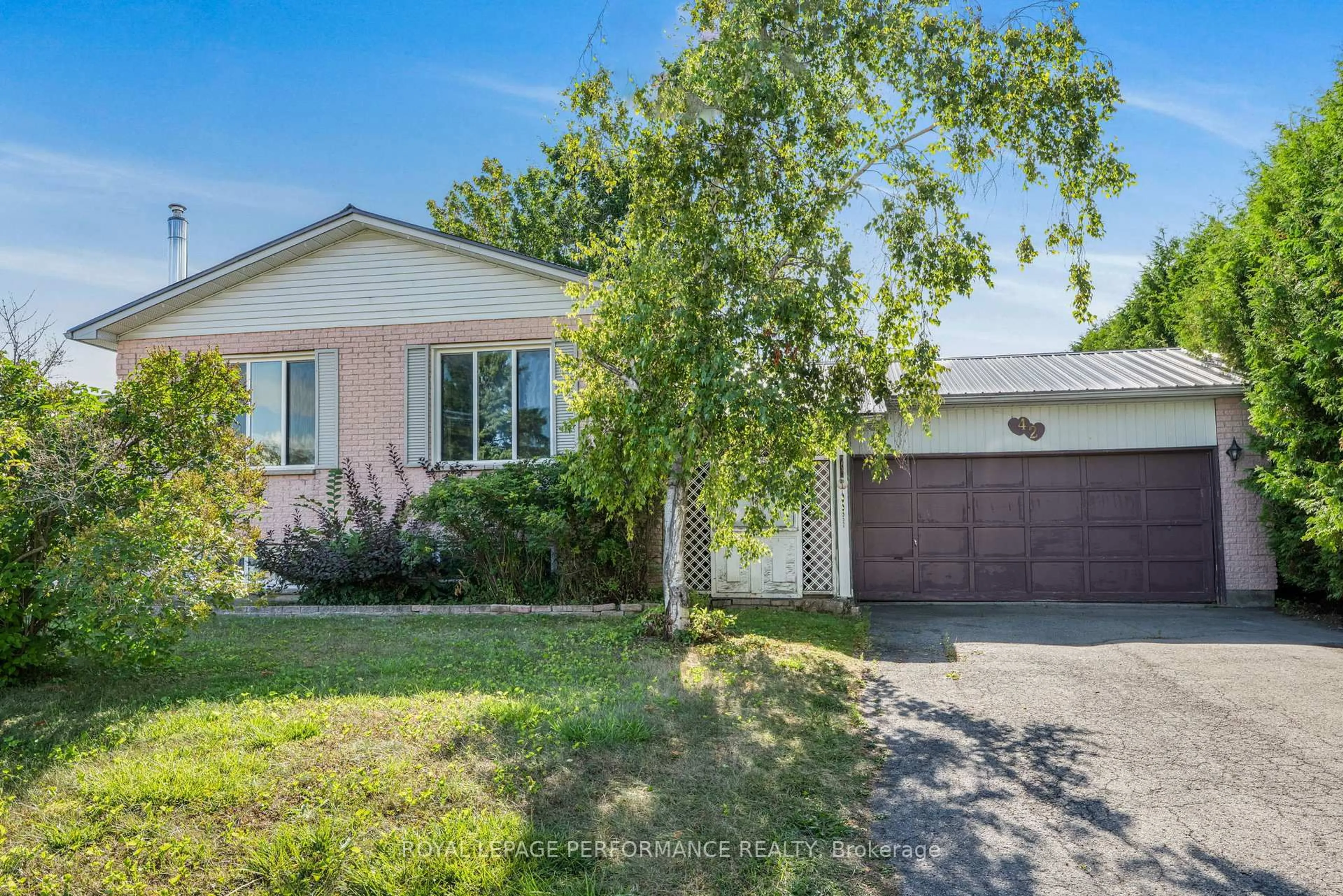 Unknown for 42 Chateau Cres, Russell Ontario K0A 1W1