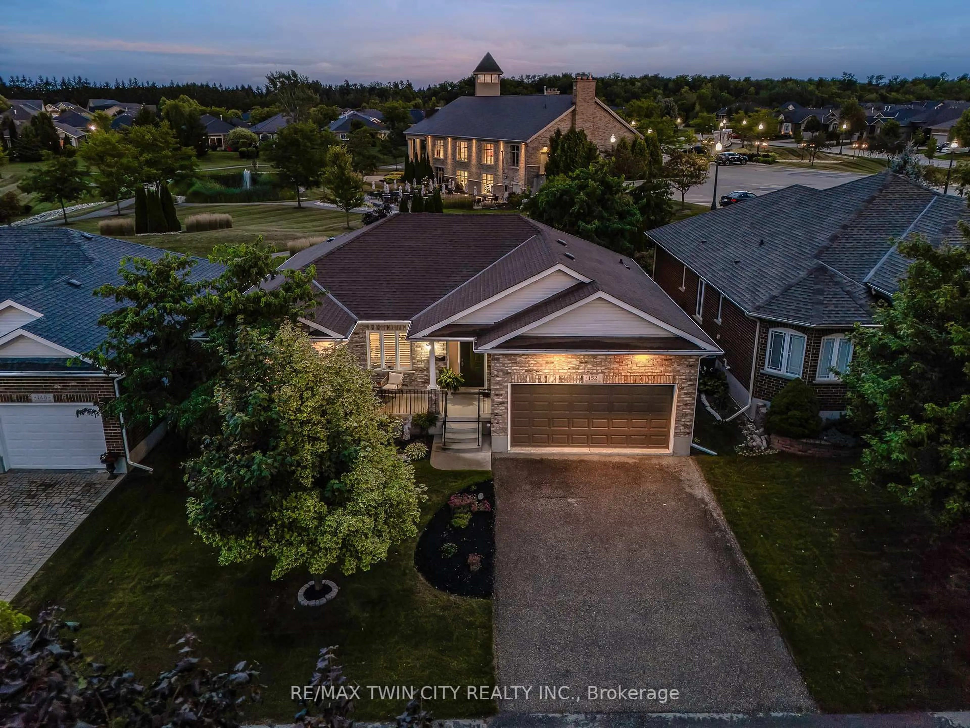 A pic from outside/outdoor area/front of a property/back of a property/a pic from drone, unknown for 152 Devonshire Dr #18, Wilmot Ontario N3A 4J7