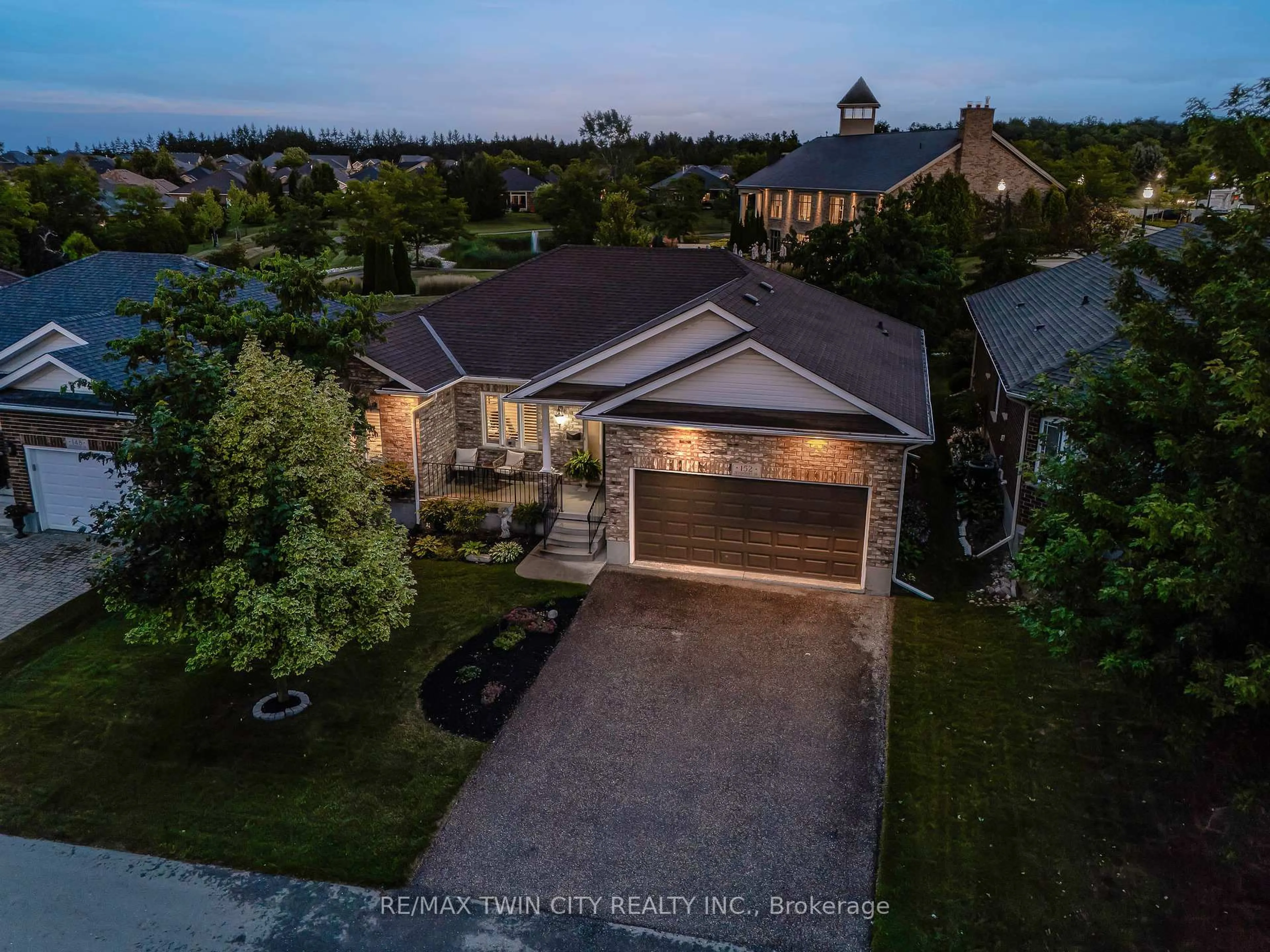 A pic from outside/outdoor area/front of a property/back of a property/a pic from drone, street for 152 Devonshire Dr #18, Wilmot Ontario N3A 4J7