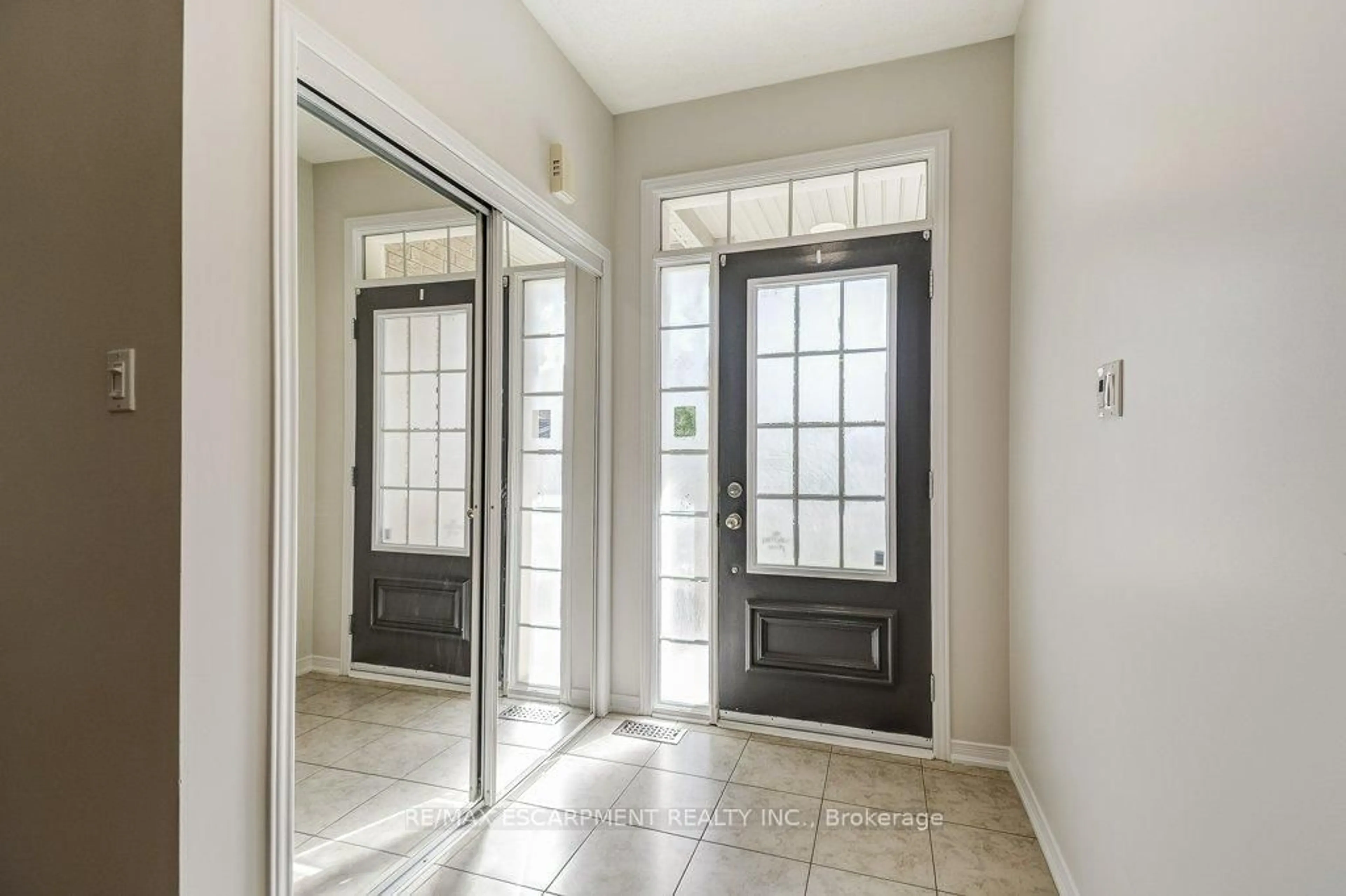 Indoor entryway for 45 Cathedral St, Hamilton Ontario L8B 0R9