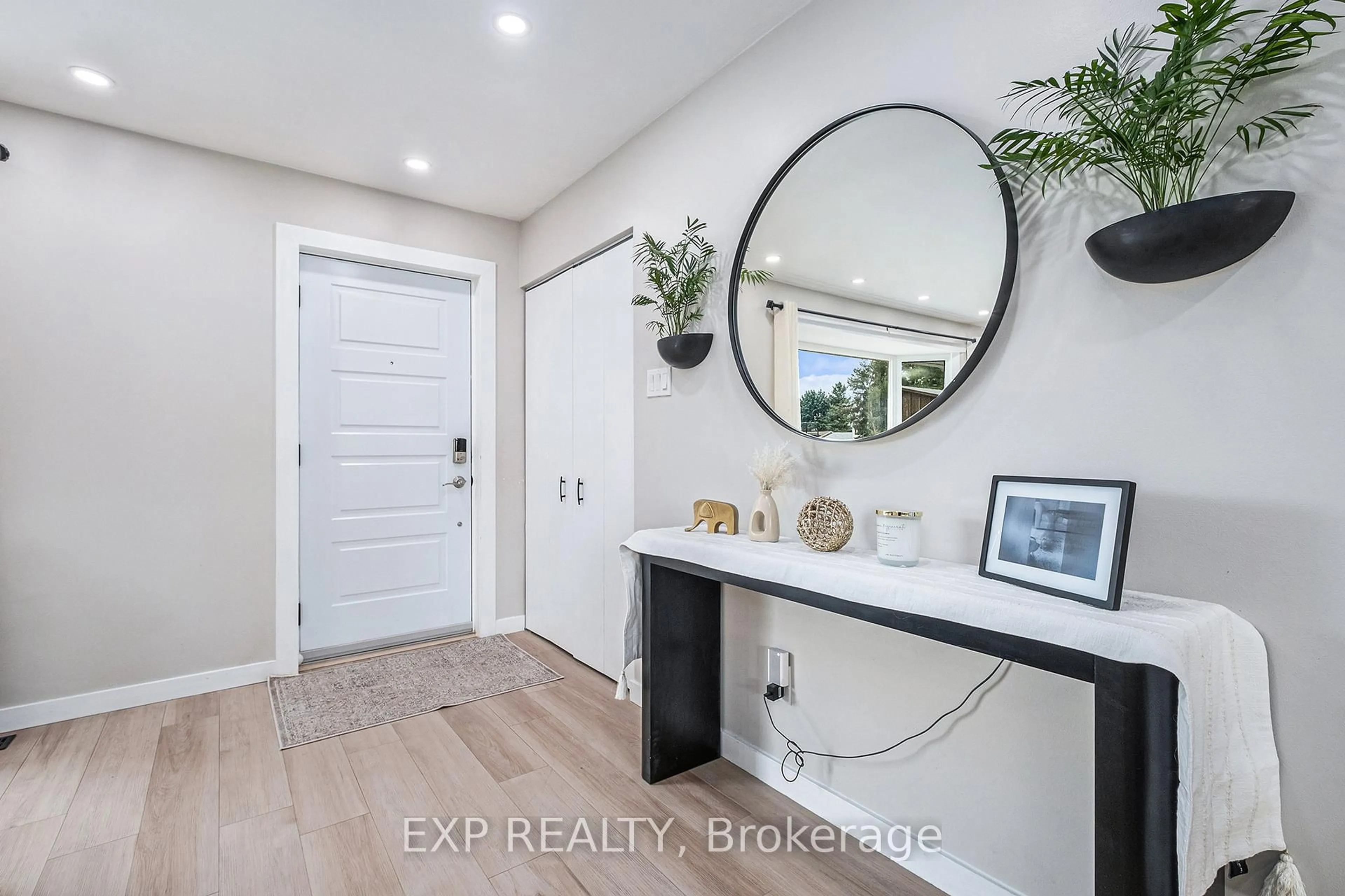Indoor entryway for 3 St Remy Dr, Barrhaven Ontario K2J 1A4