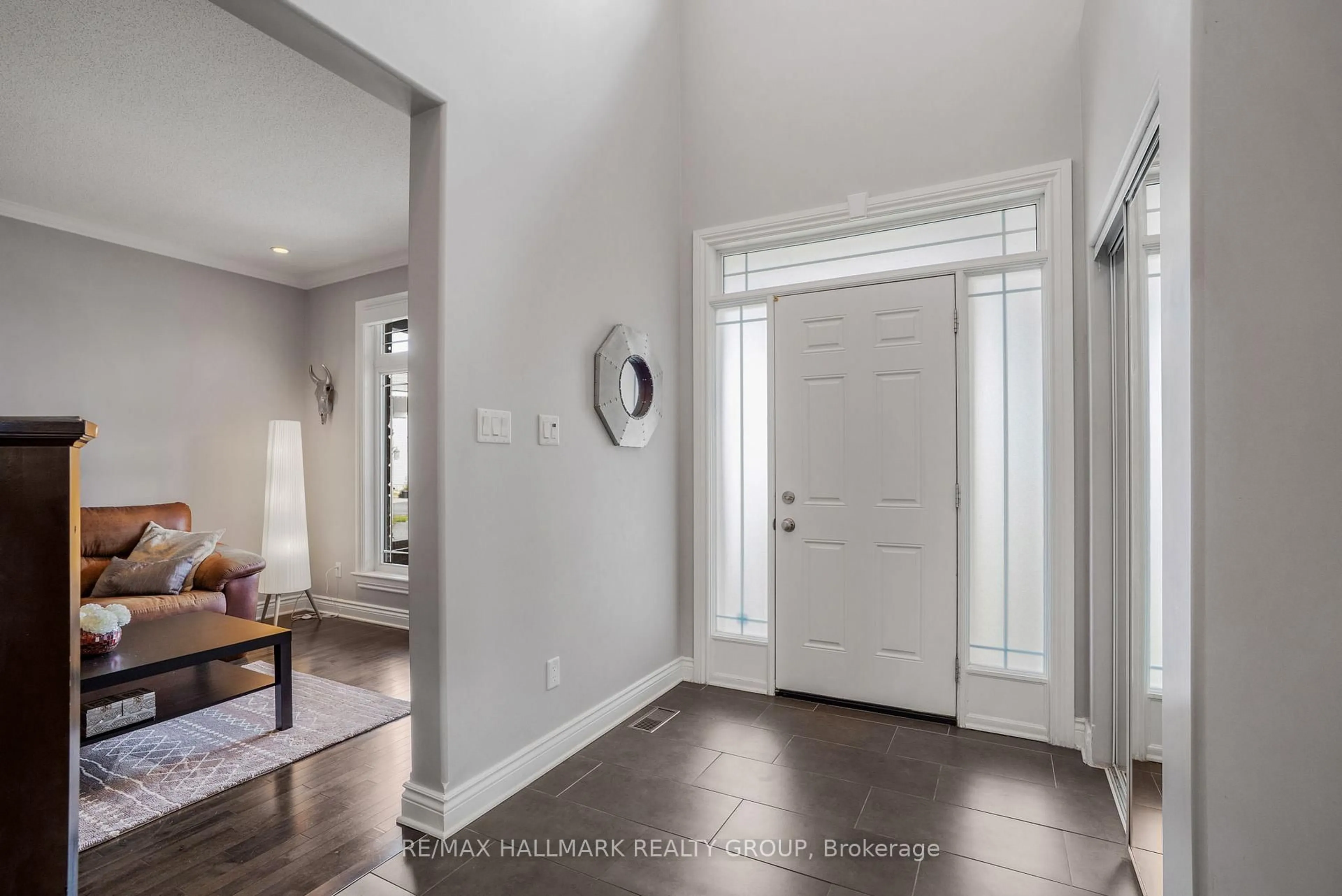 Indoor entryway for 422 MERCURY St, Clarence-Rockland Ontario K4K 0G8