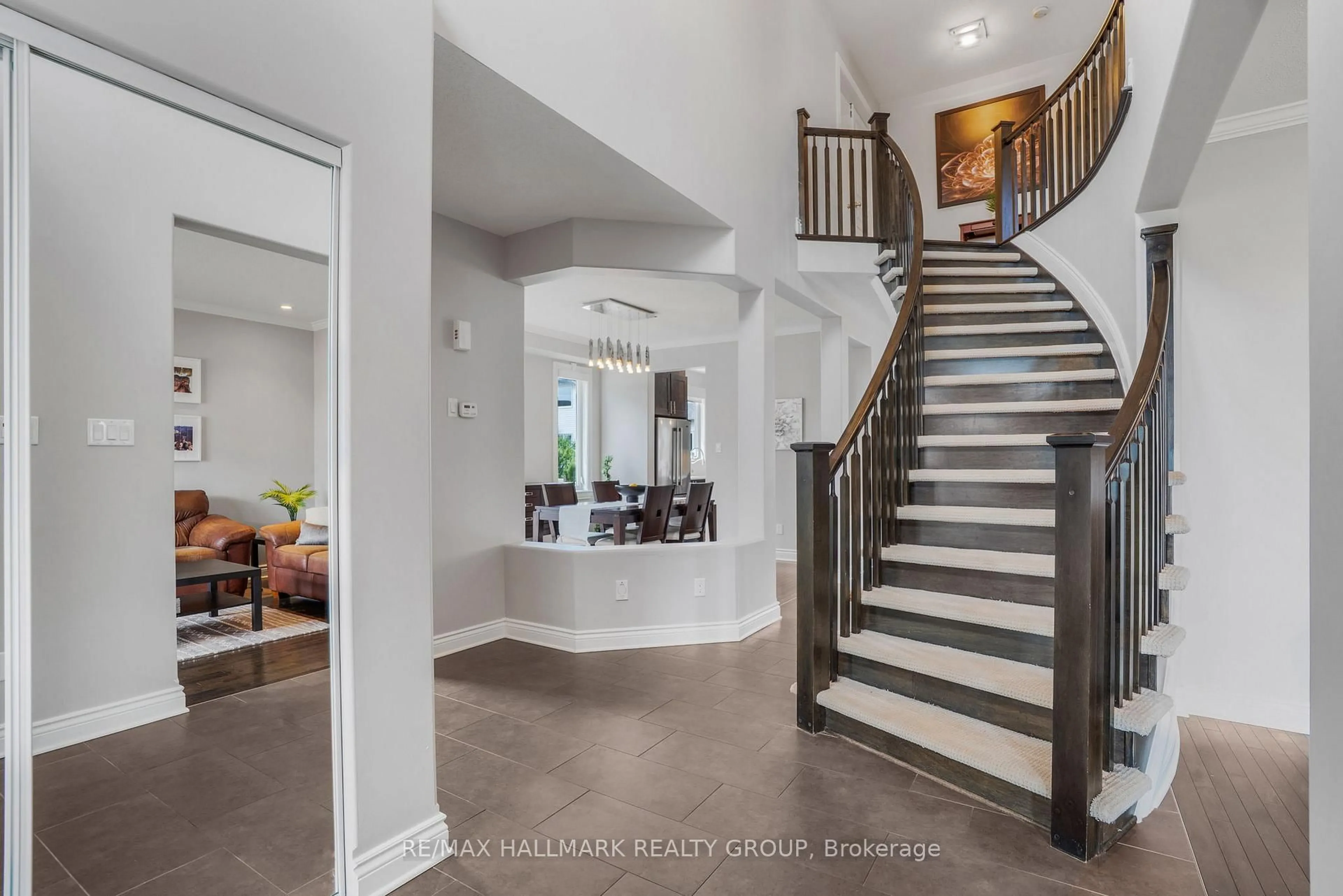 Indoor foyer for 422 MERCURY St, Clarence-Rockland Ontario K4K 0G8