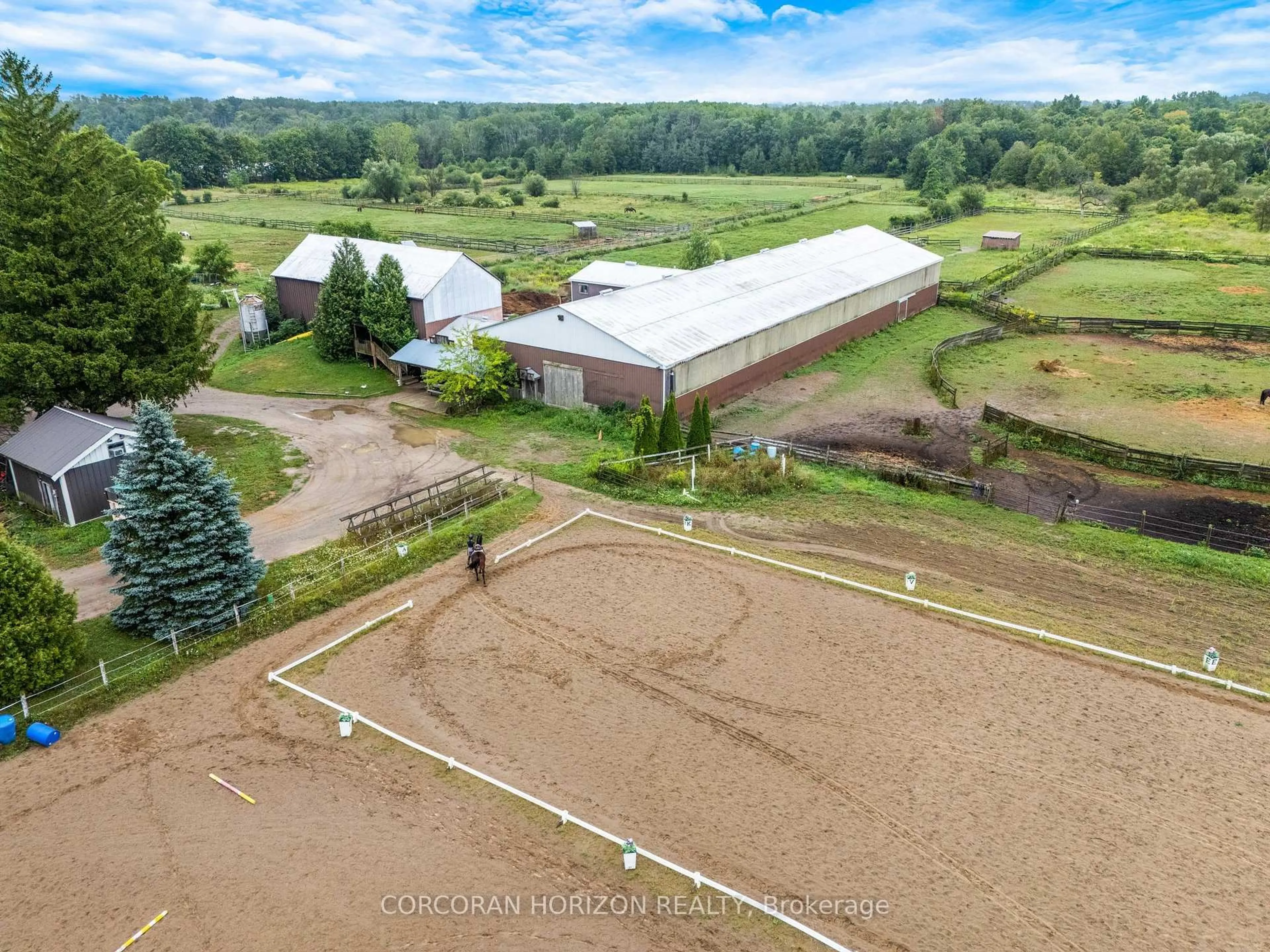A pic from outside/outdoor area/front of a property/back of a property/a pic from drone, building for 1374 5th Concession Rd, Hamilton Ontario L0R 2H2