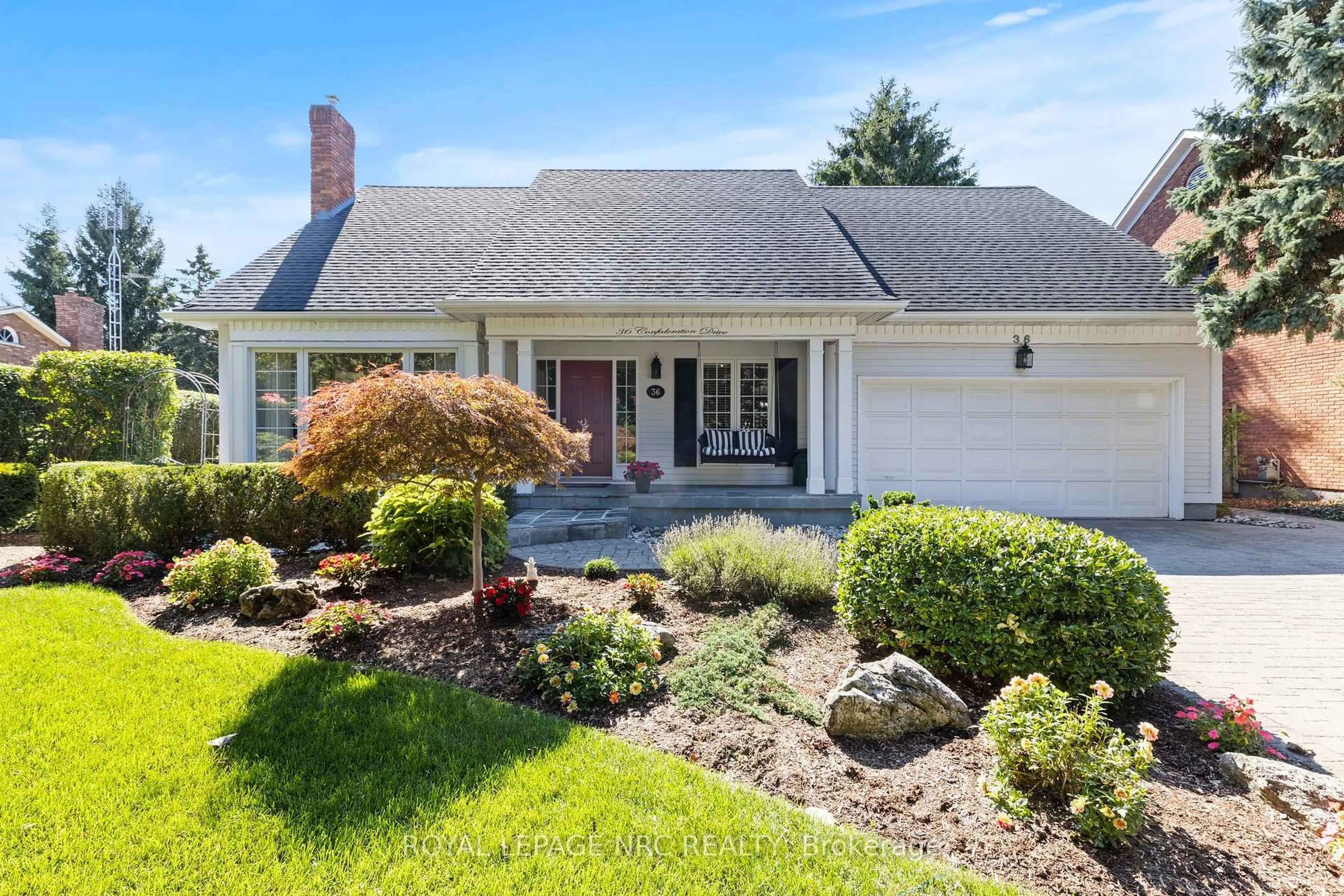 Home with vinyl exterior material, street for 36 CONFEDERATION Dr, Niagara-on-the-Lake Ontario L0S 1J0