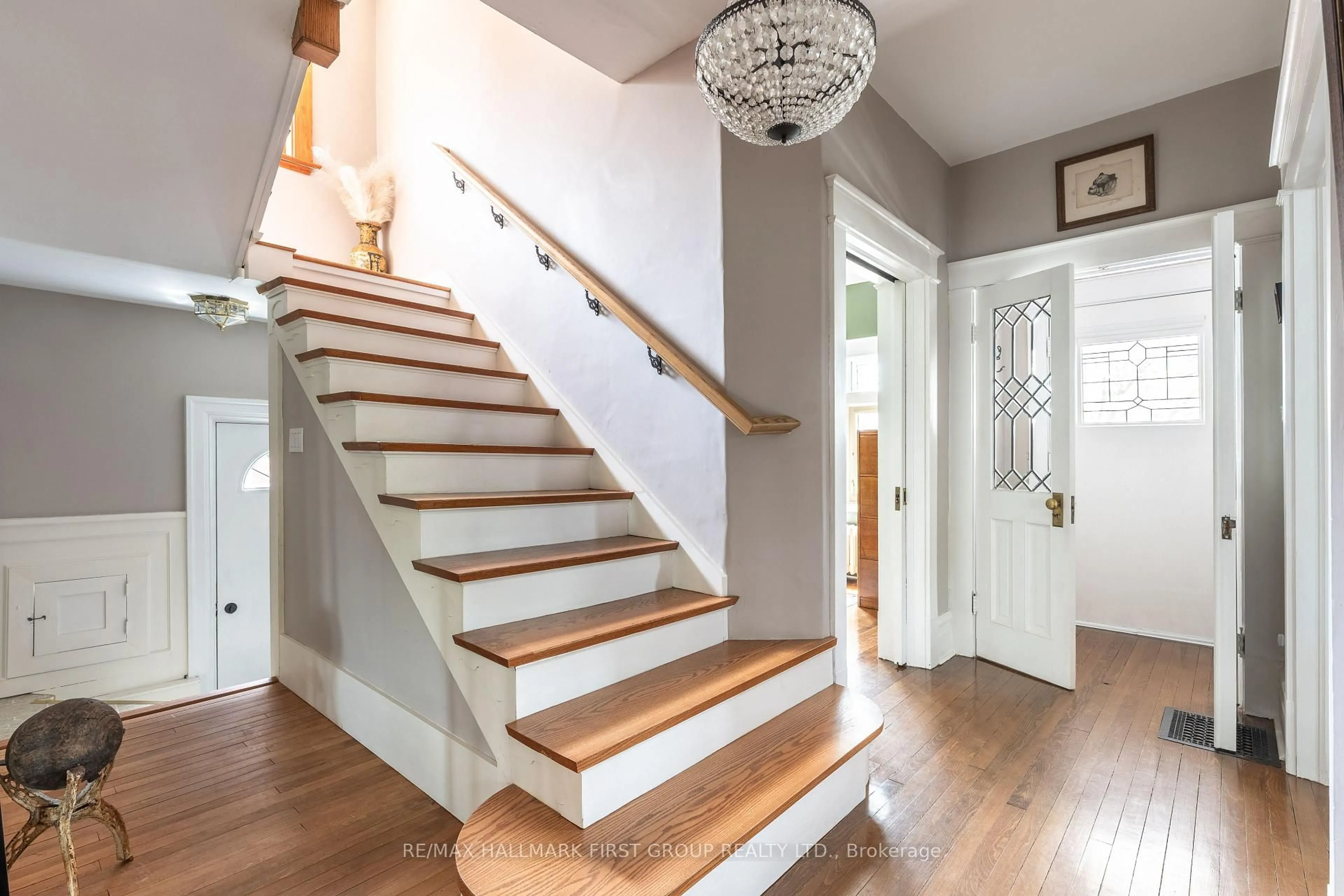 Stairs for 174 King St, Cobourg Ontario K9A 2M9