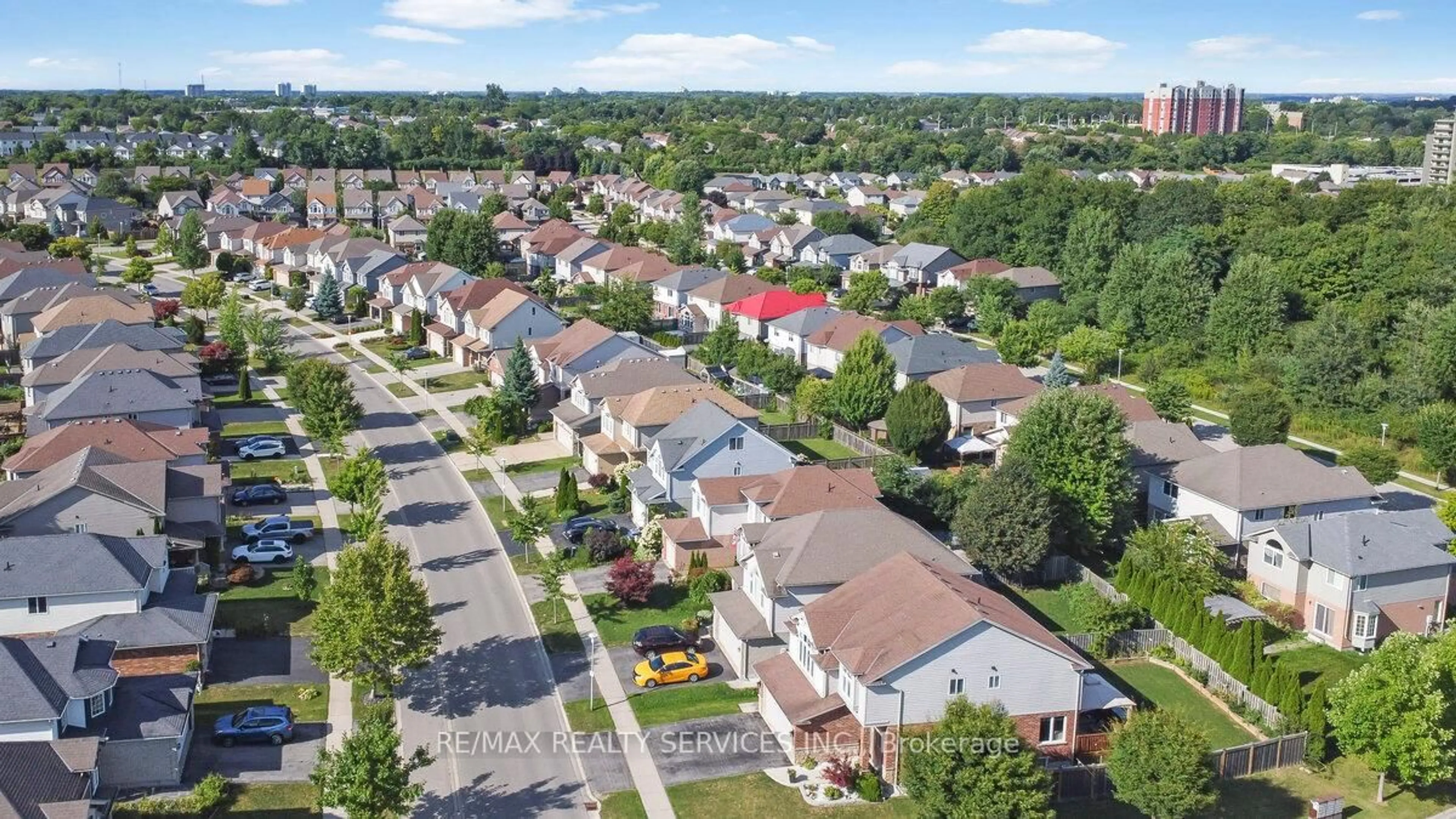 A pic from outside/outdoor area/front of a property/back of a property/a pic from drone, street for 829 Oakcrossing Rd, London North Ontario N6H 0A4
