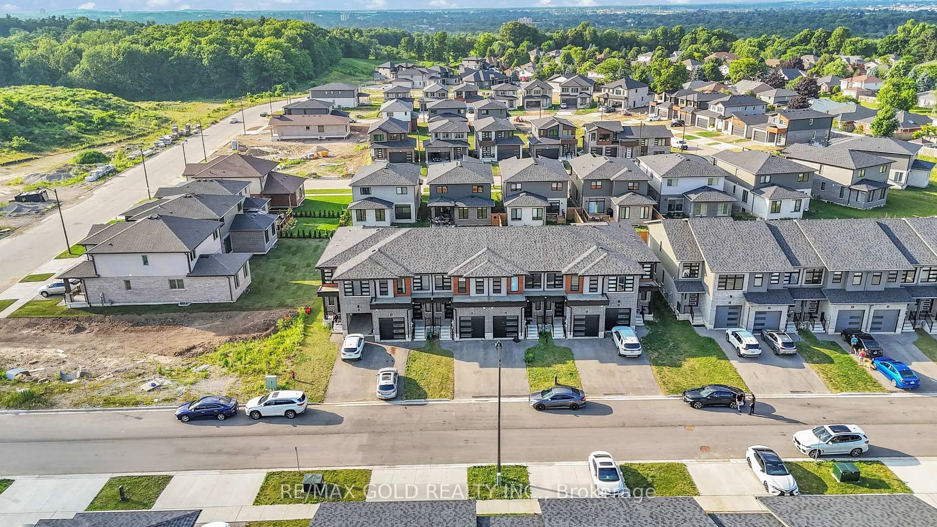A pic from outside/outdoor area/front of a property/back of a property/a pic from drone, street for 50 Wilkinson Ave, Cambridge Ontario N1S 0C5