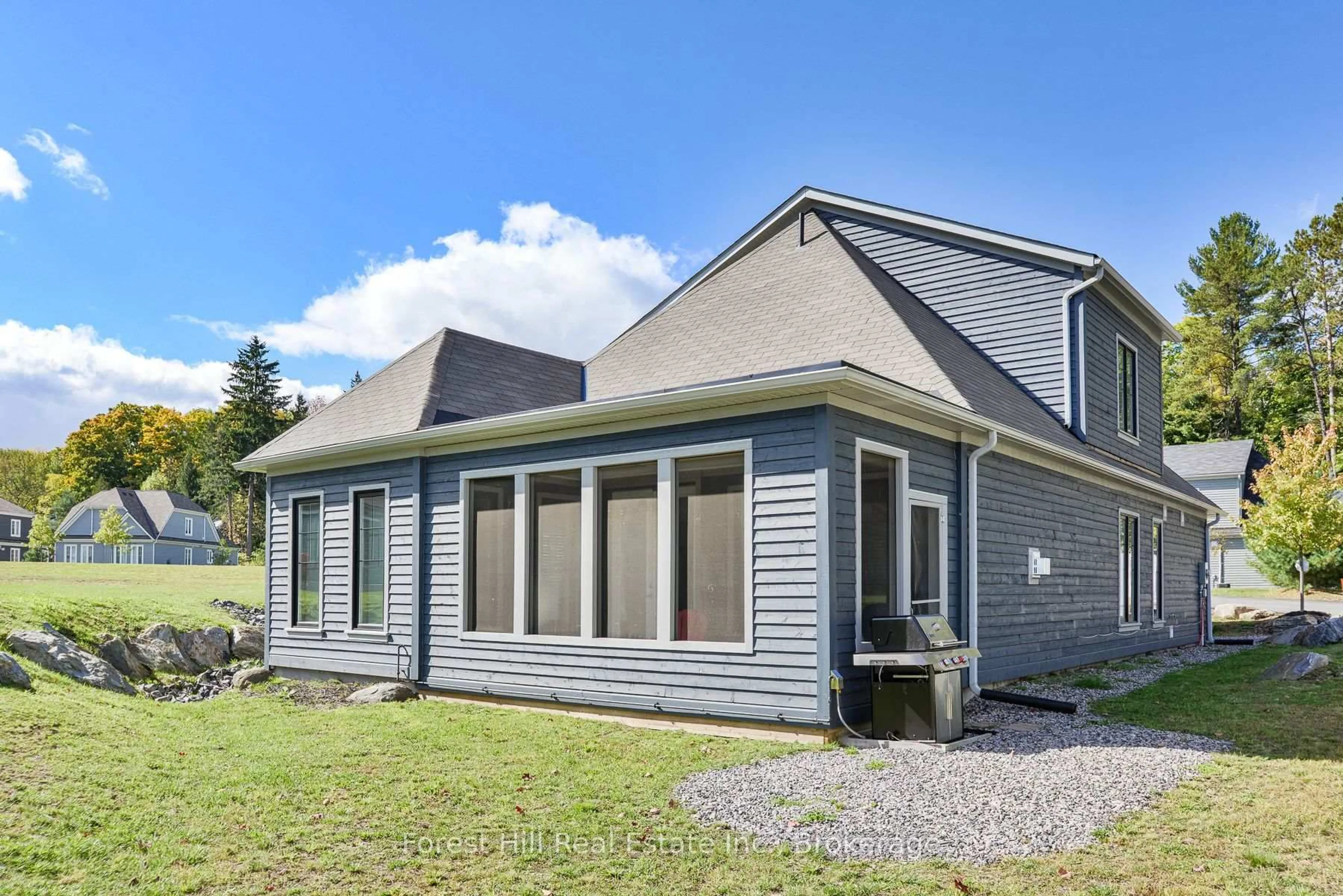 Home with vinyl exterior material, unknown for 2054 Peninsula Rd #Unit 16, Muskoka Lakes Ontario P0B 1G0