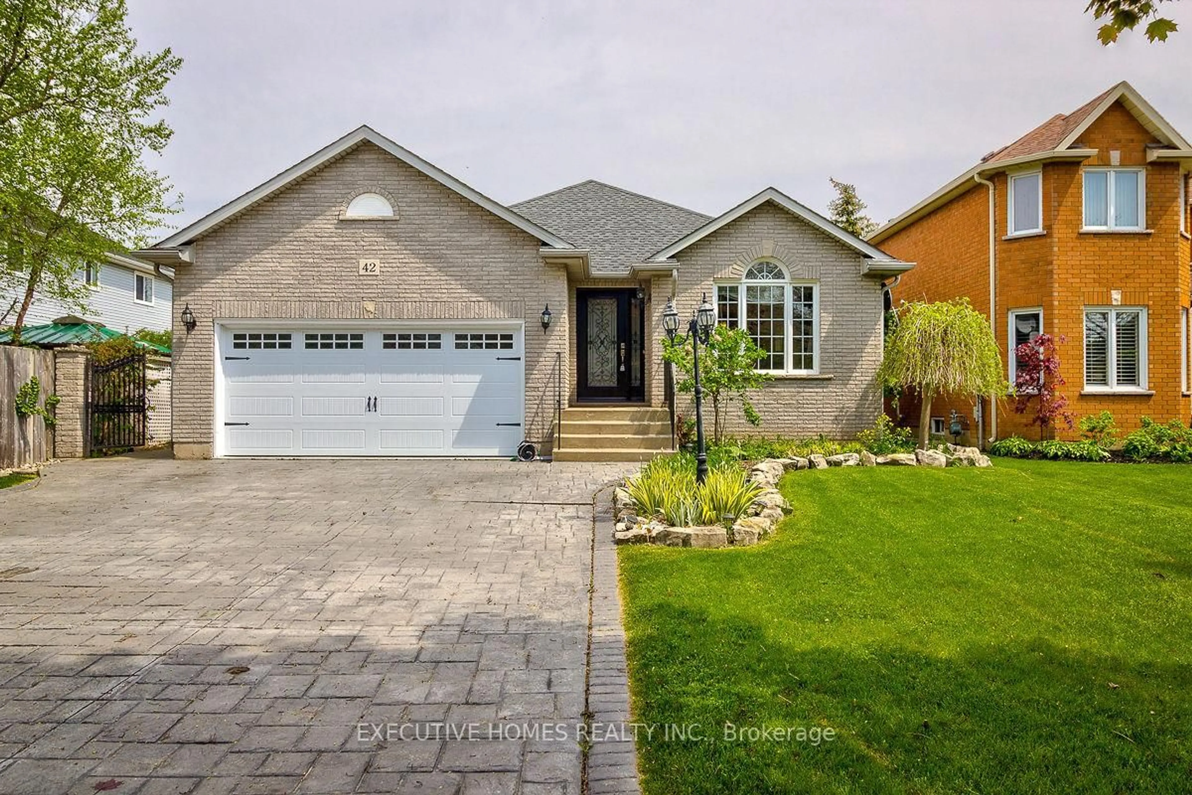 Home with brick exterior material, street for 42 Richmond Cres, Hamilton Ontario L8E 5S9