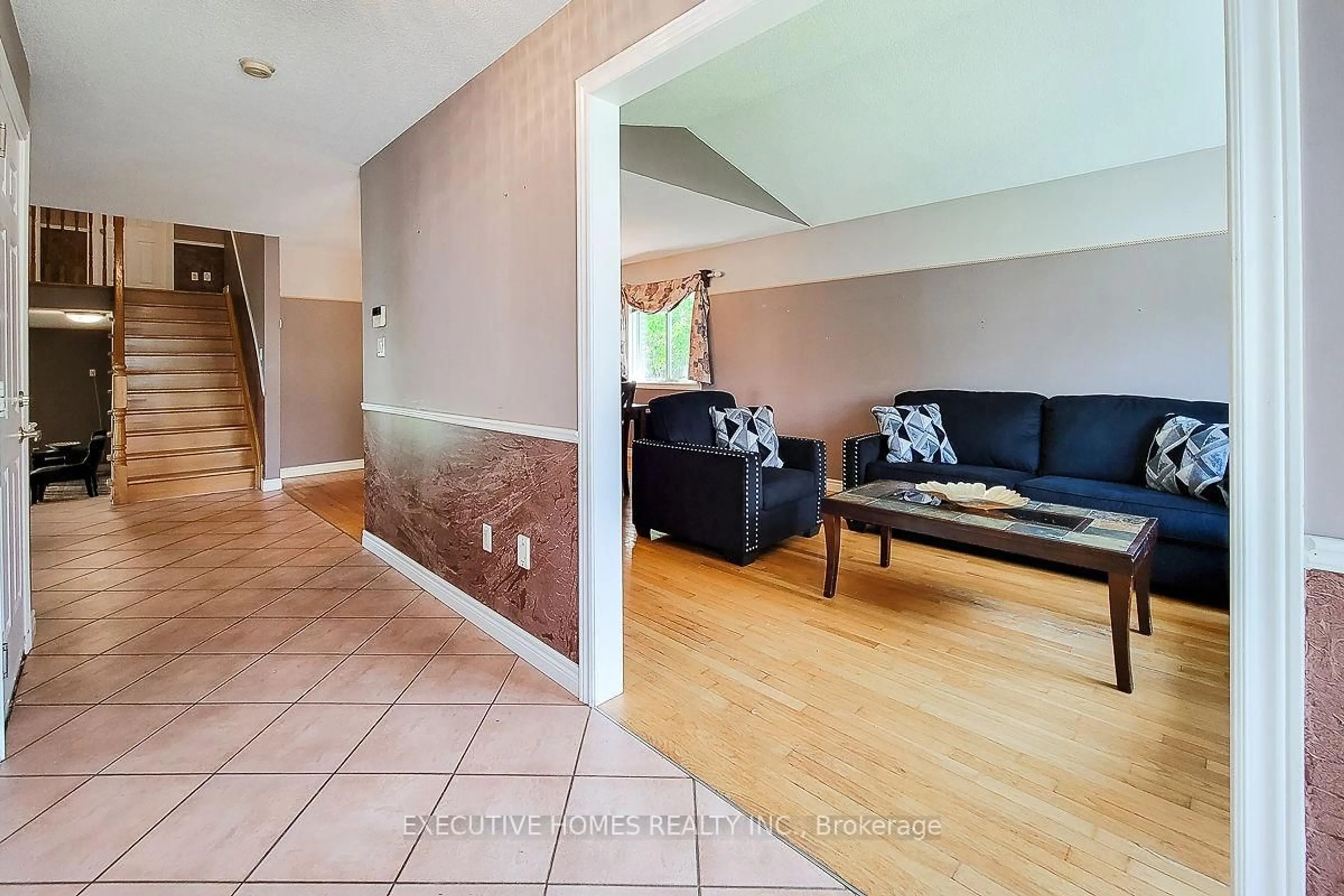 Unknown for 42 Richmond Cres, Hamilton Ontario L8E 5S9
