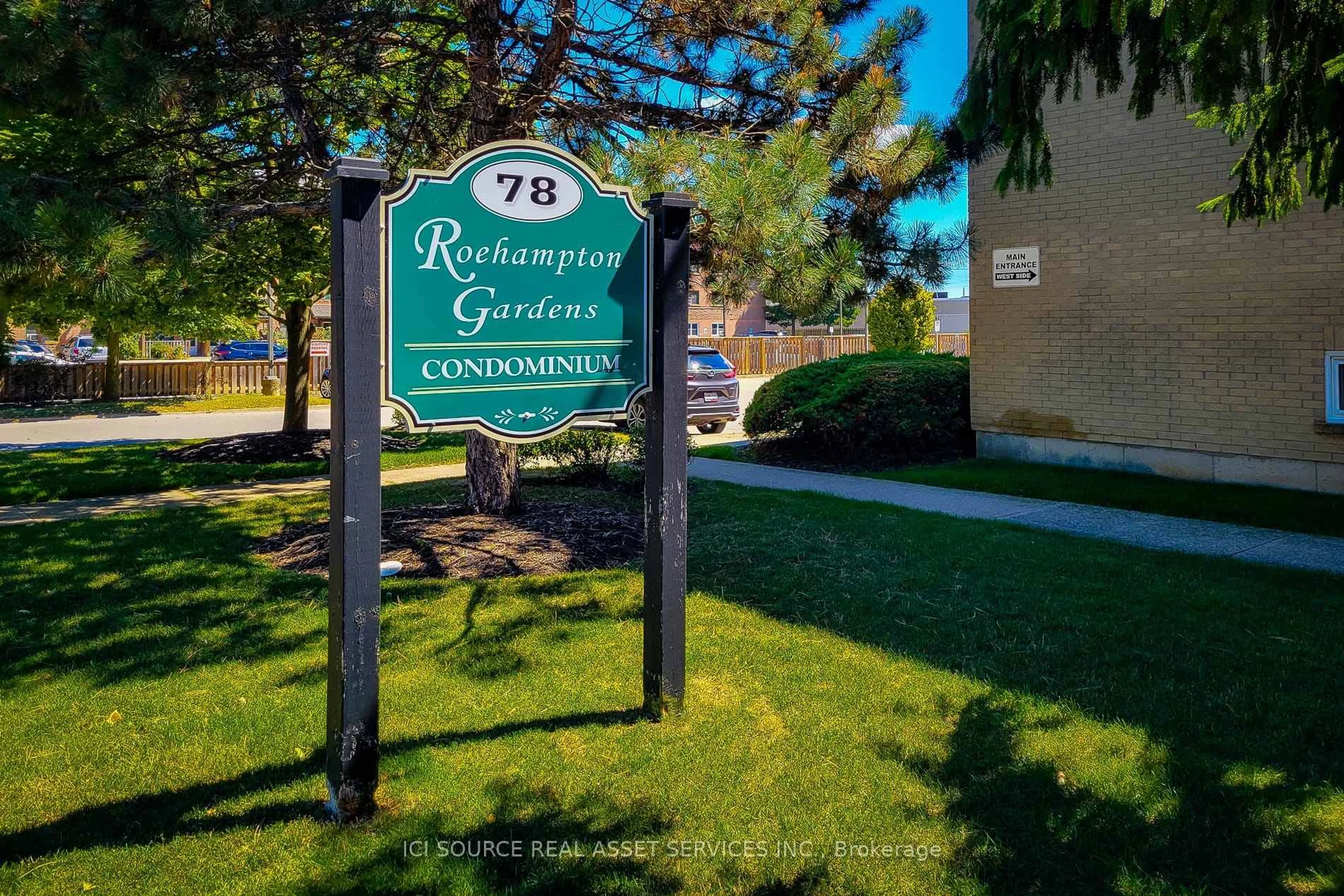 Indoor foyer for 78 Roehampton Ave #411, St. Catharines Ontario L2M 7W9