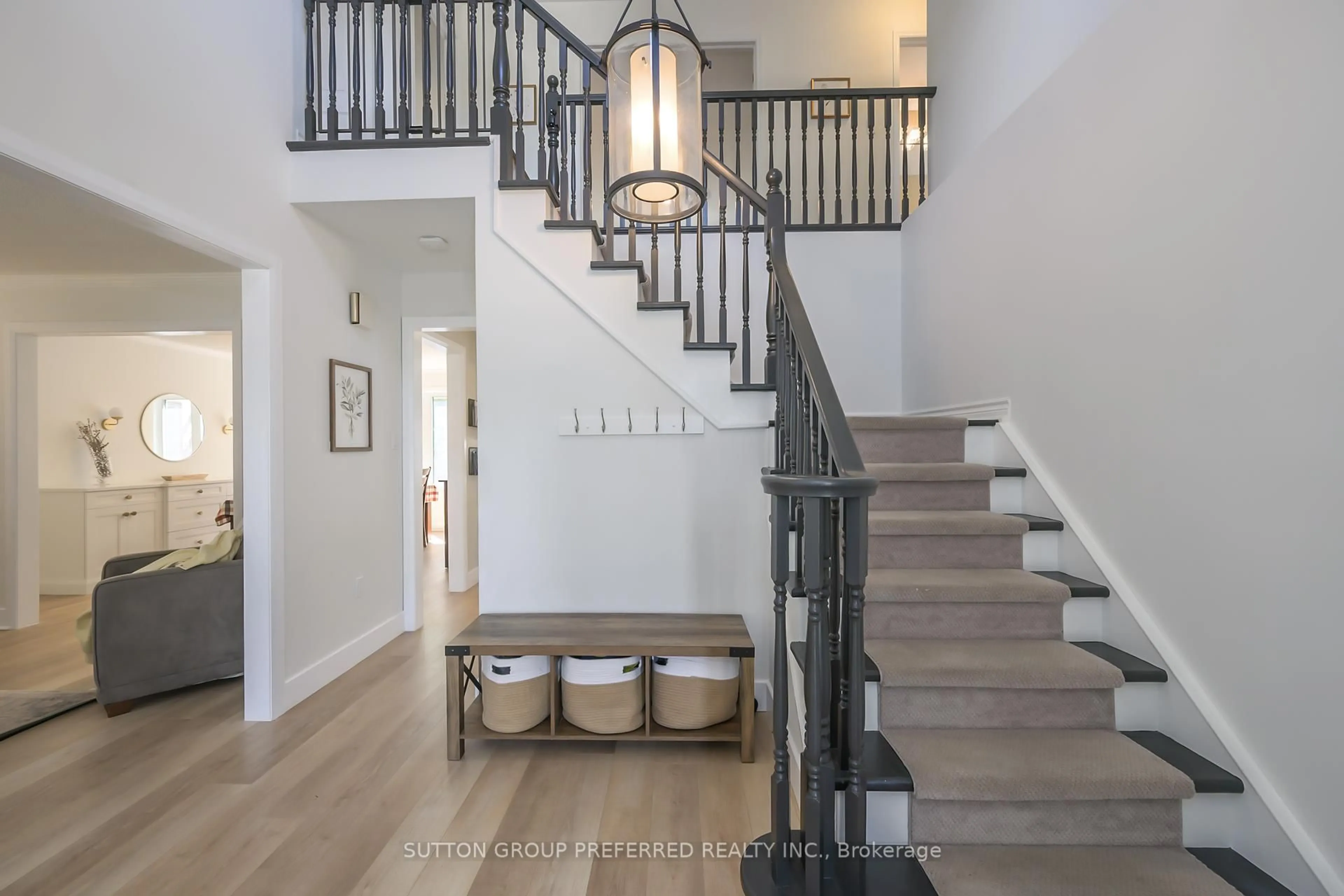 Indoor entryway for 87 ROBINSON Lane, London North Ontario N5W 3V4