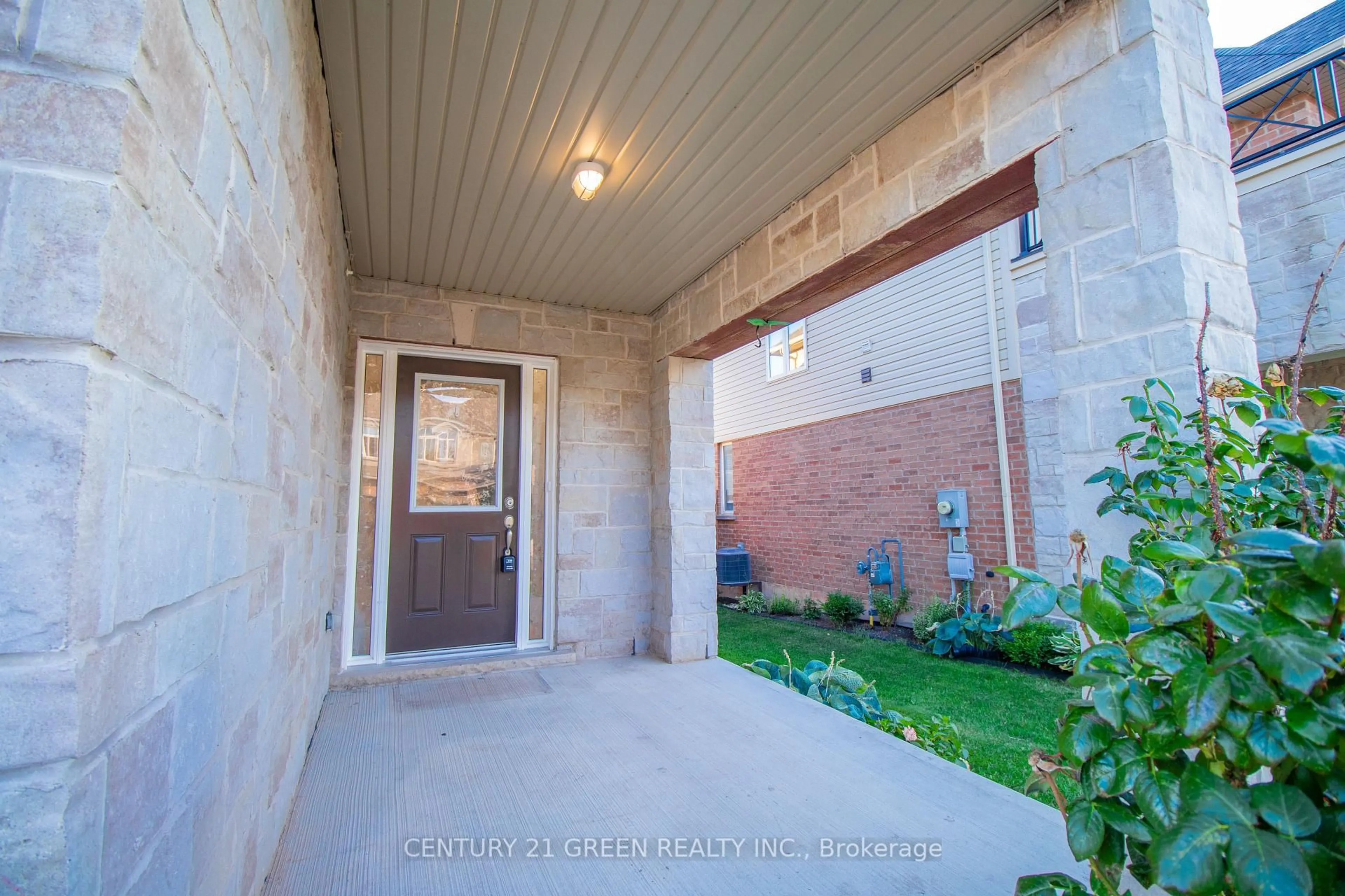 Indoor entryway for 58 Pinot Cres, Hamilton Ontario L8E 0J9