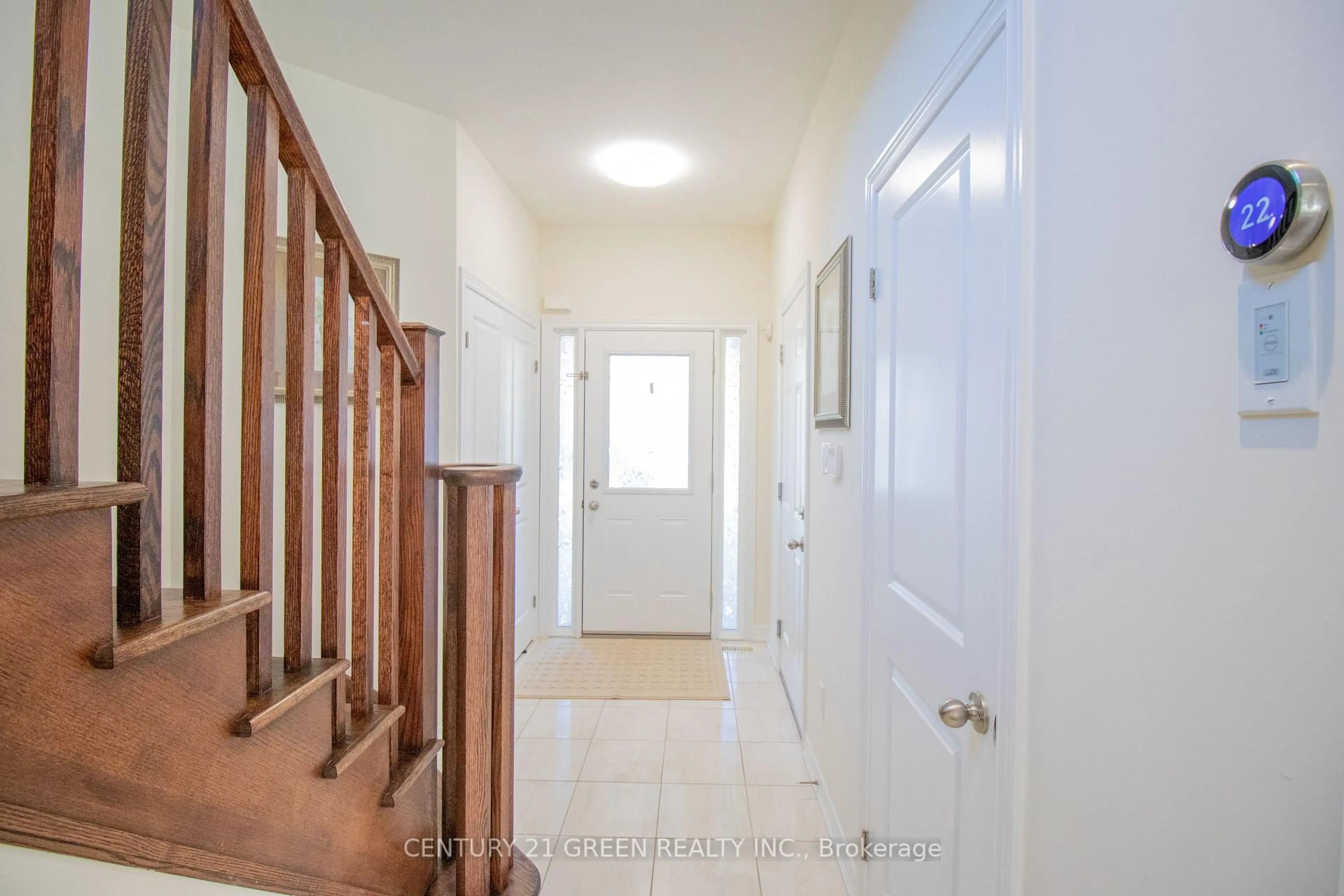 Indoor entryway for 58 Pinot Cres, Hamilton Ontario L8E 0J9