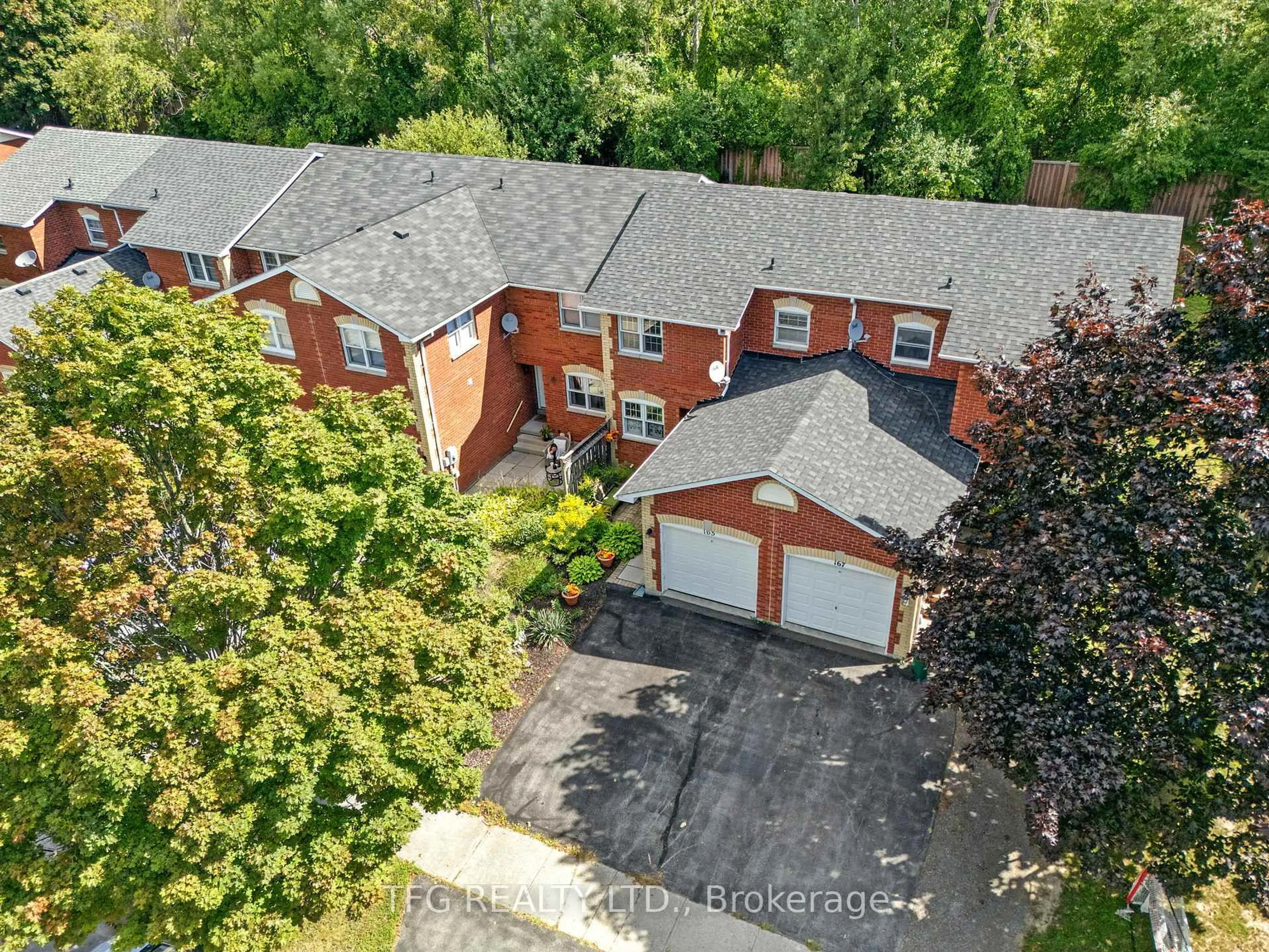 A pic from outside/outdoor area/front of a property/back of a property/a pic from drone, street for 165 Sutherland Cres, Cobourg Ontario K9A 5L6